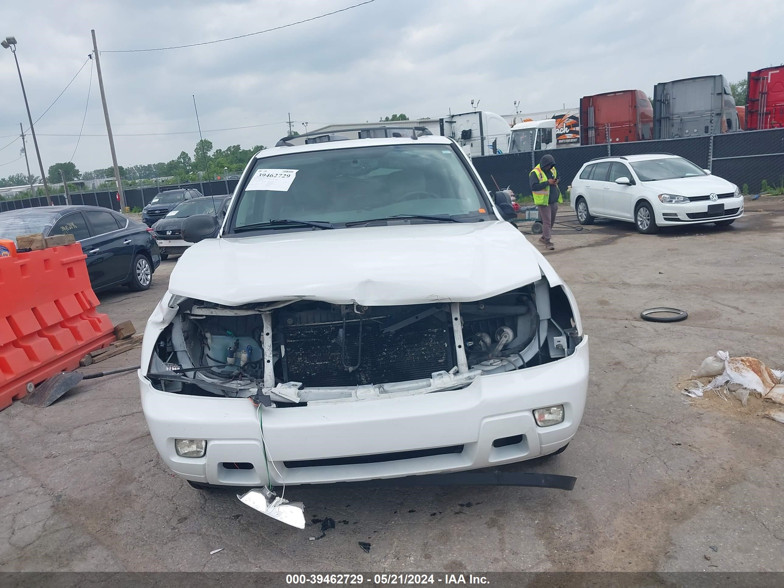 Photo 5 VIN: 1GNDT13S682156546 - CHEVROLET TRAILBLAZER 