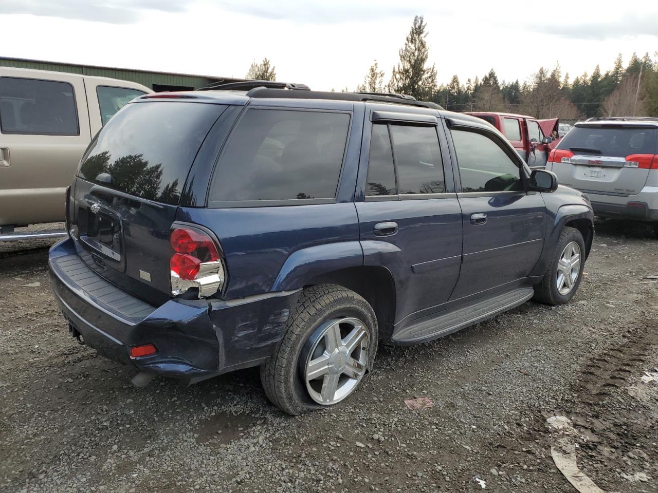 Photo 2 VIN: 1GNDT13S682254850 - CHEVROLET TRAILBLAZER 