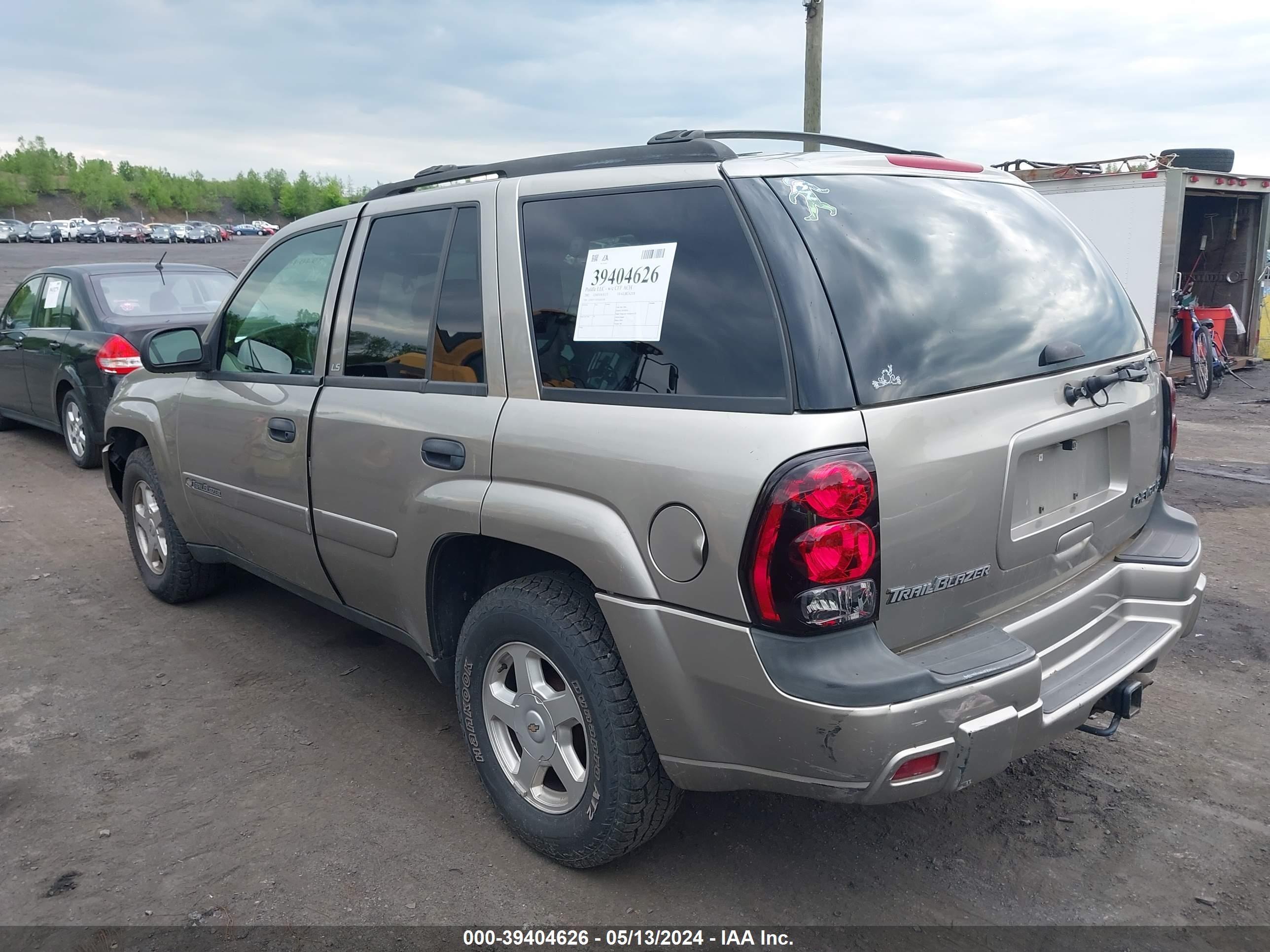 Photo 2 VIN: 1GNDT13S722402138 - CHEVROLET TRAILBLAZER 