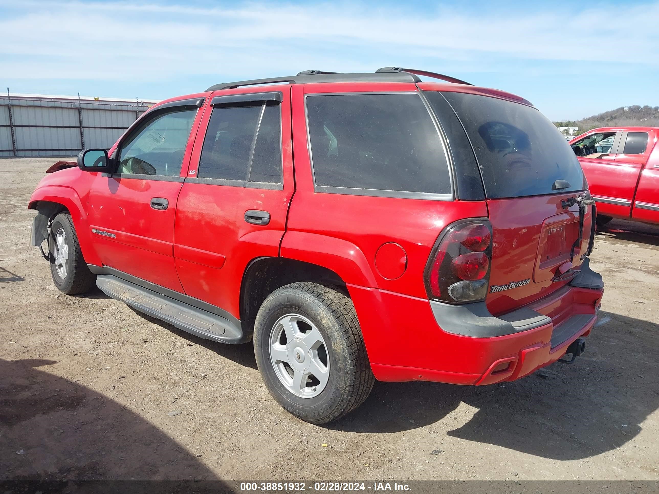 Photo 2 VIN: 1GNDT13S722452280 - CHEVROLET TRAILBLAZER 