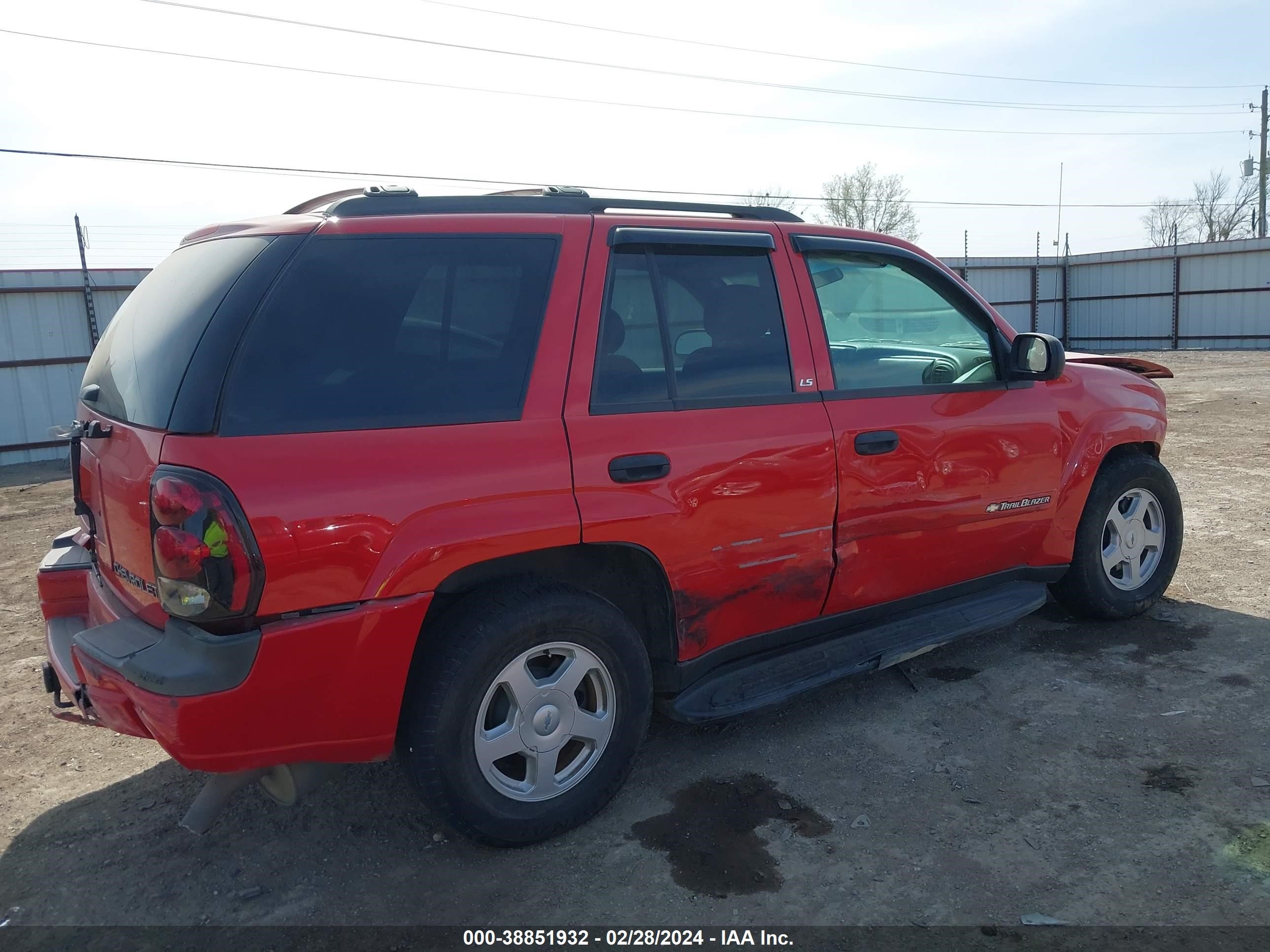 Photo 3 VIN: 1GNDT13S722452280 - CHEVROLET TRAILBLAZER 