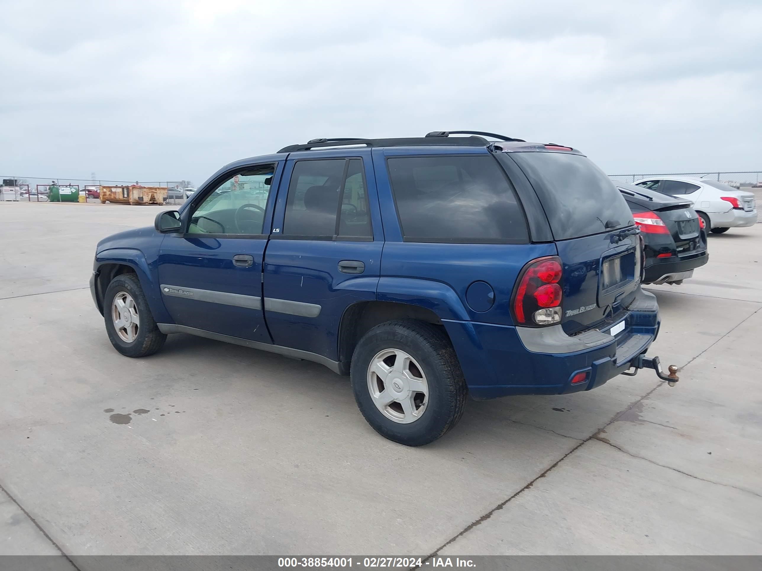 Photo 2 VIN: 1GNDT13S732246586 - CHEVROLET TRAILBLAZER 