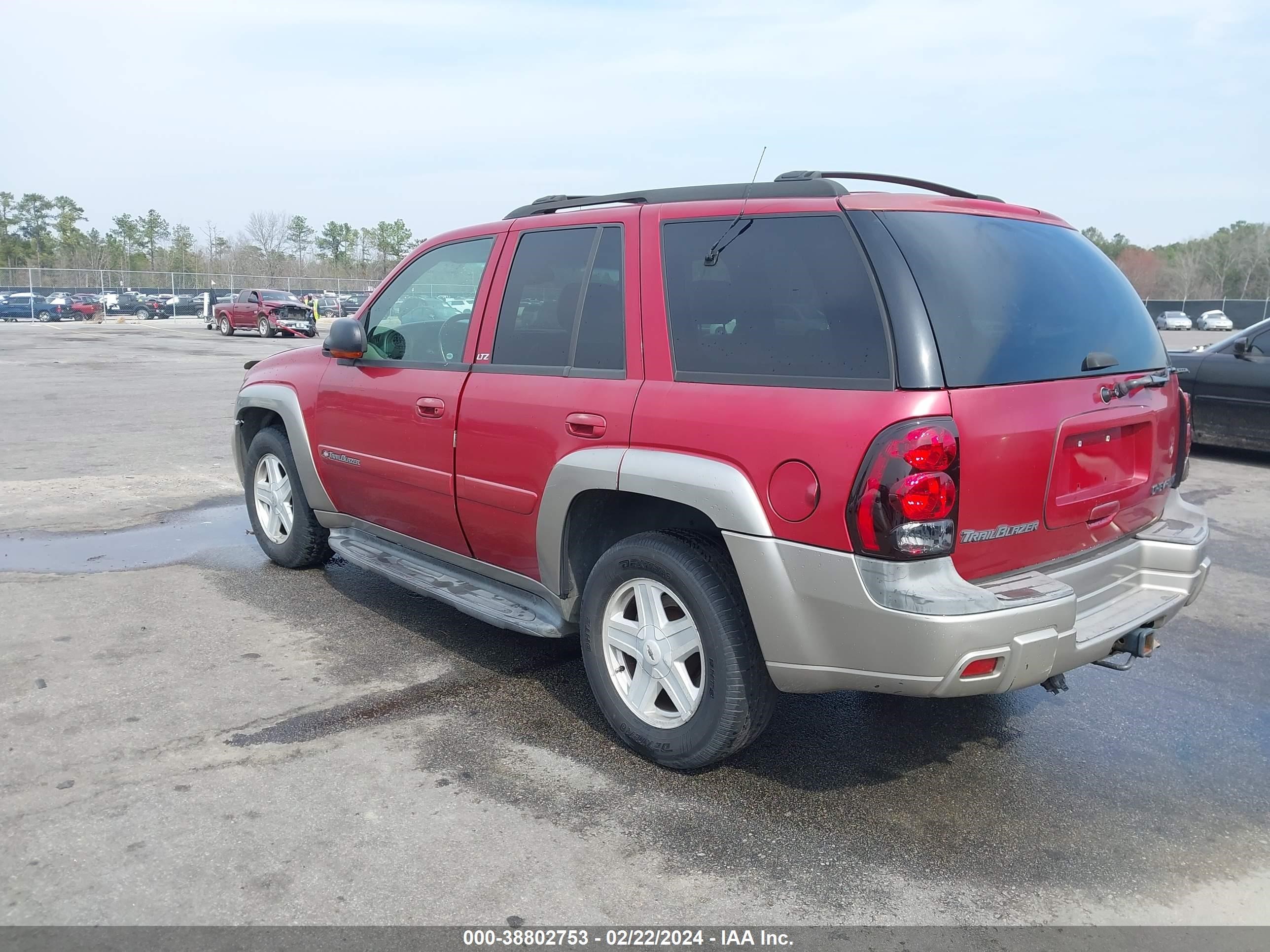 Photo 2 VIN: 1GNDT13S732317043 - CHEVROLET TRAILBLAZER 