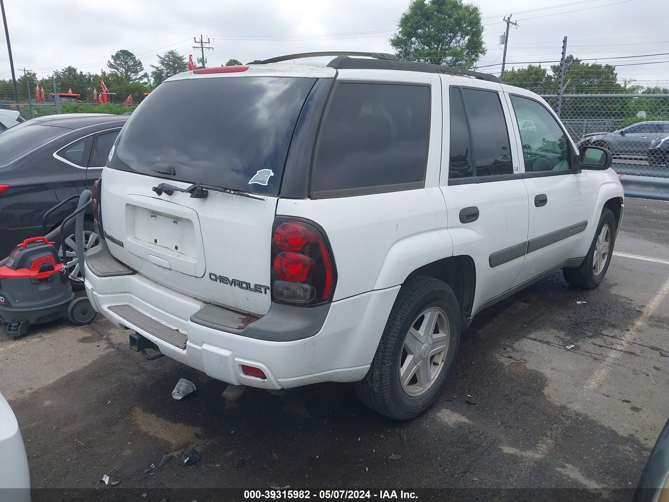 Photo 3 VIN: 1GNDT13S732330133 - CHEVROLET TRAILBLAZER 