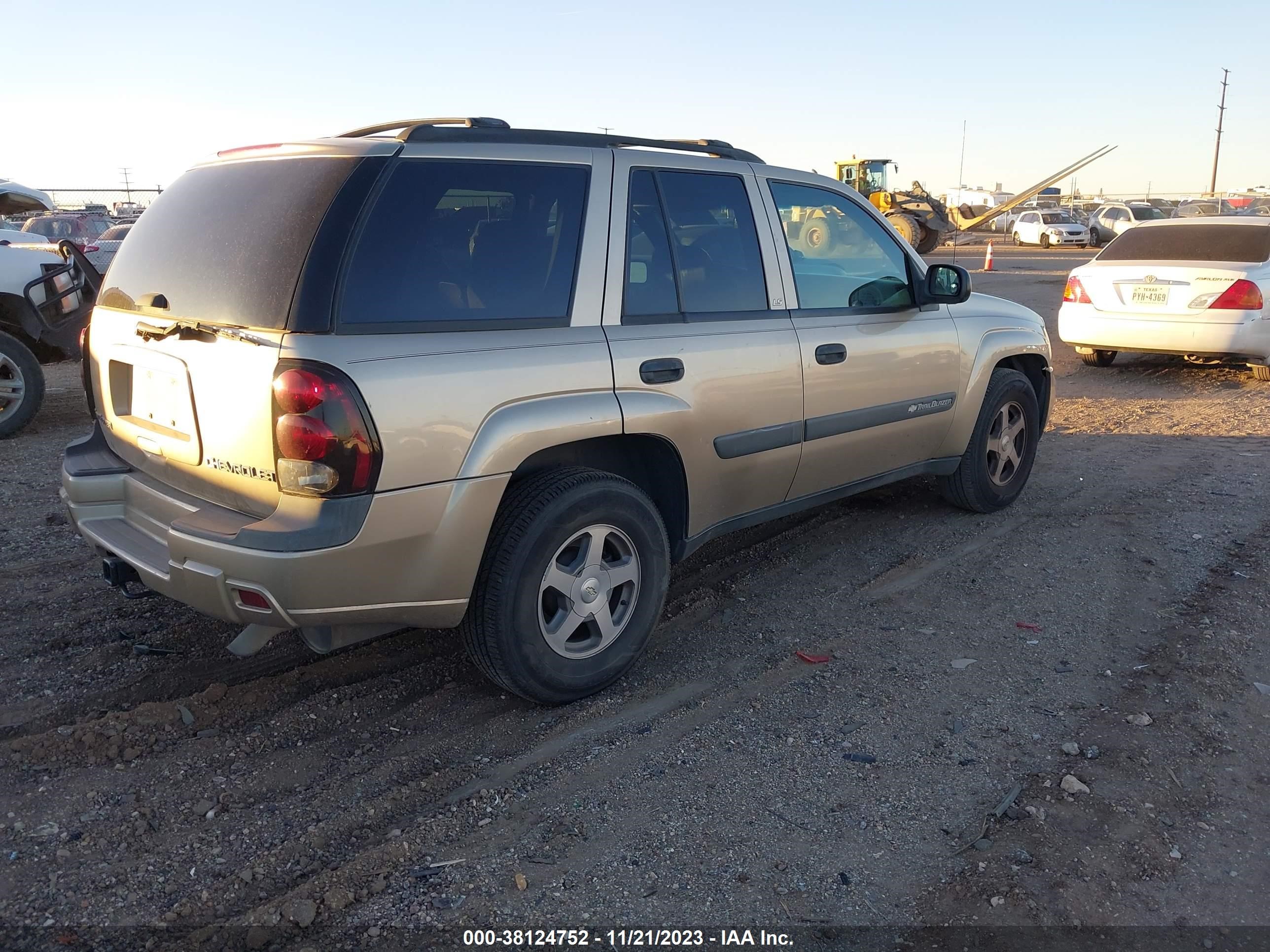 Photo 3 VIN: 1GNDT13S742317996 - CHEVROLET TRAILBLAZER 