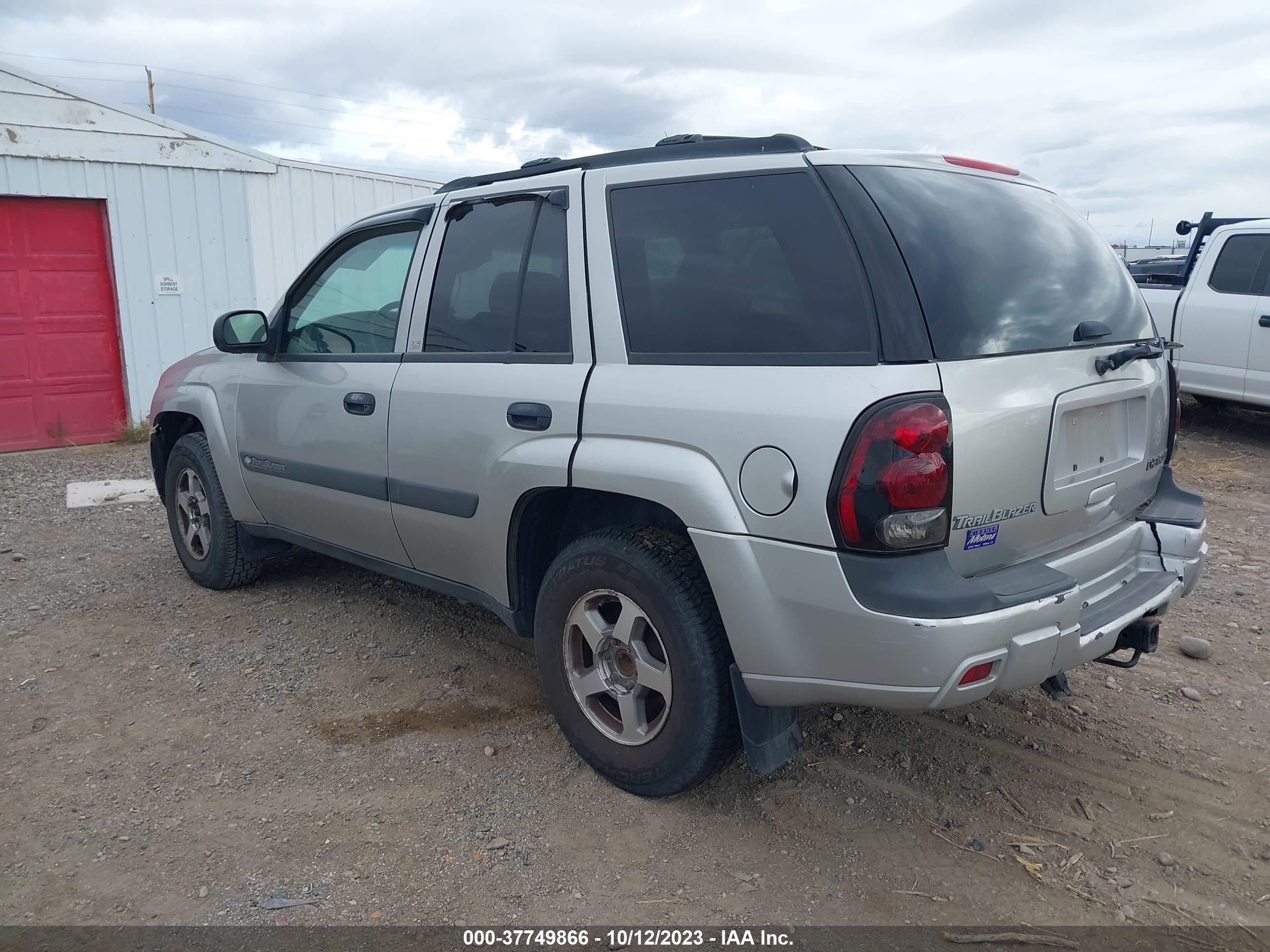 Photo 2 VIN: 1GNDT13S742347192 - CHEVROLET TRAILBLAZER 