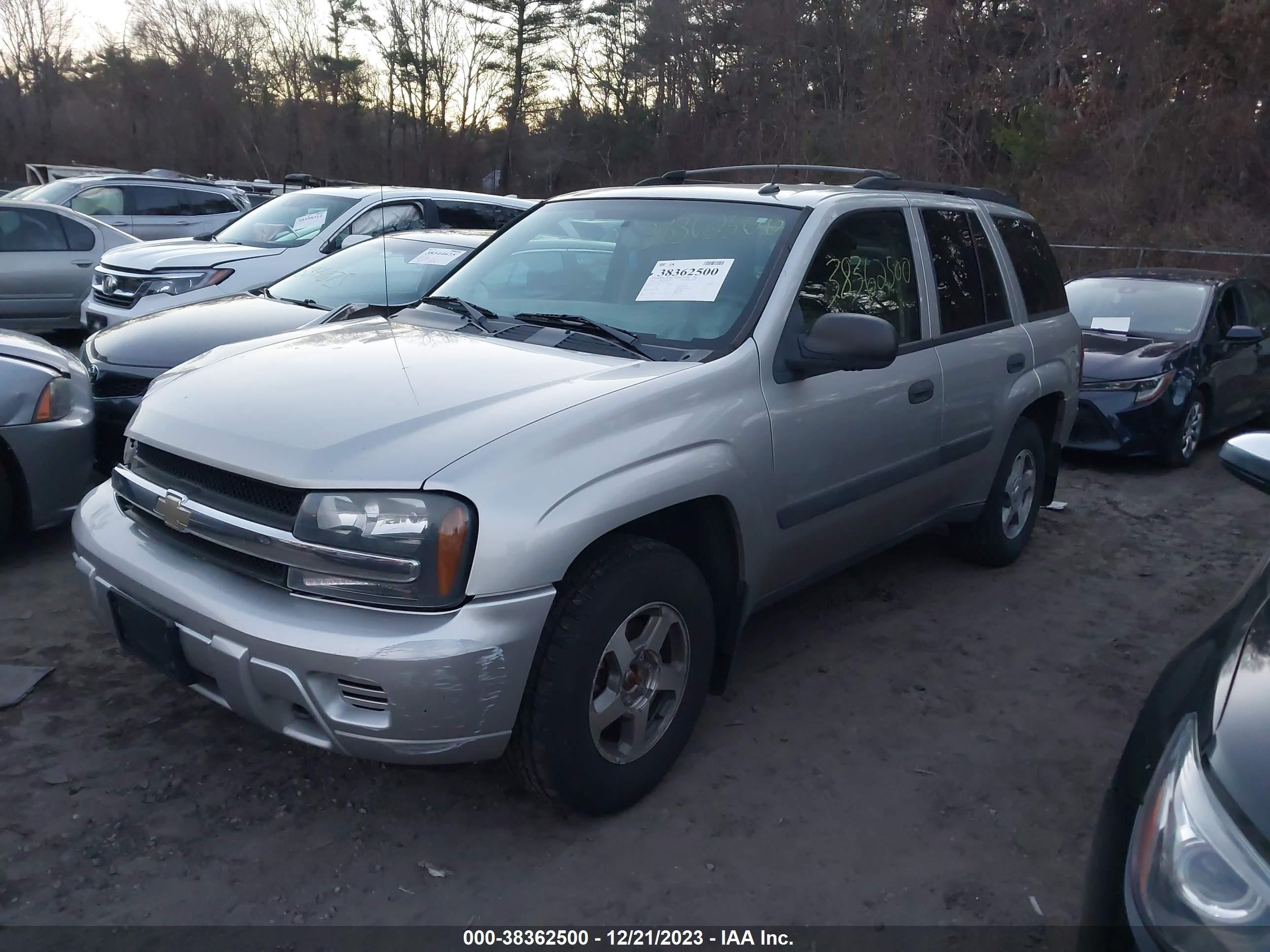 Photo 1 VIN: 1GNDT13S752161105 - CHEVROLET TRAILBLAZER 