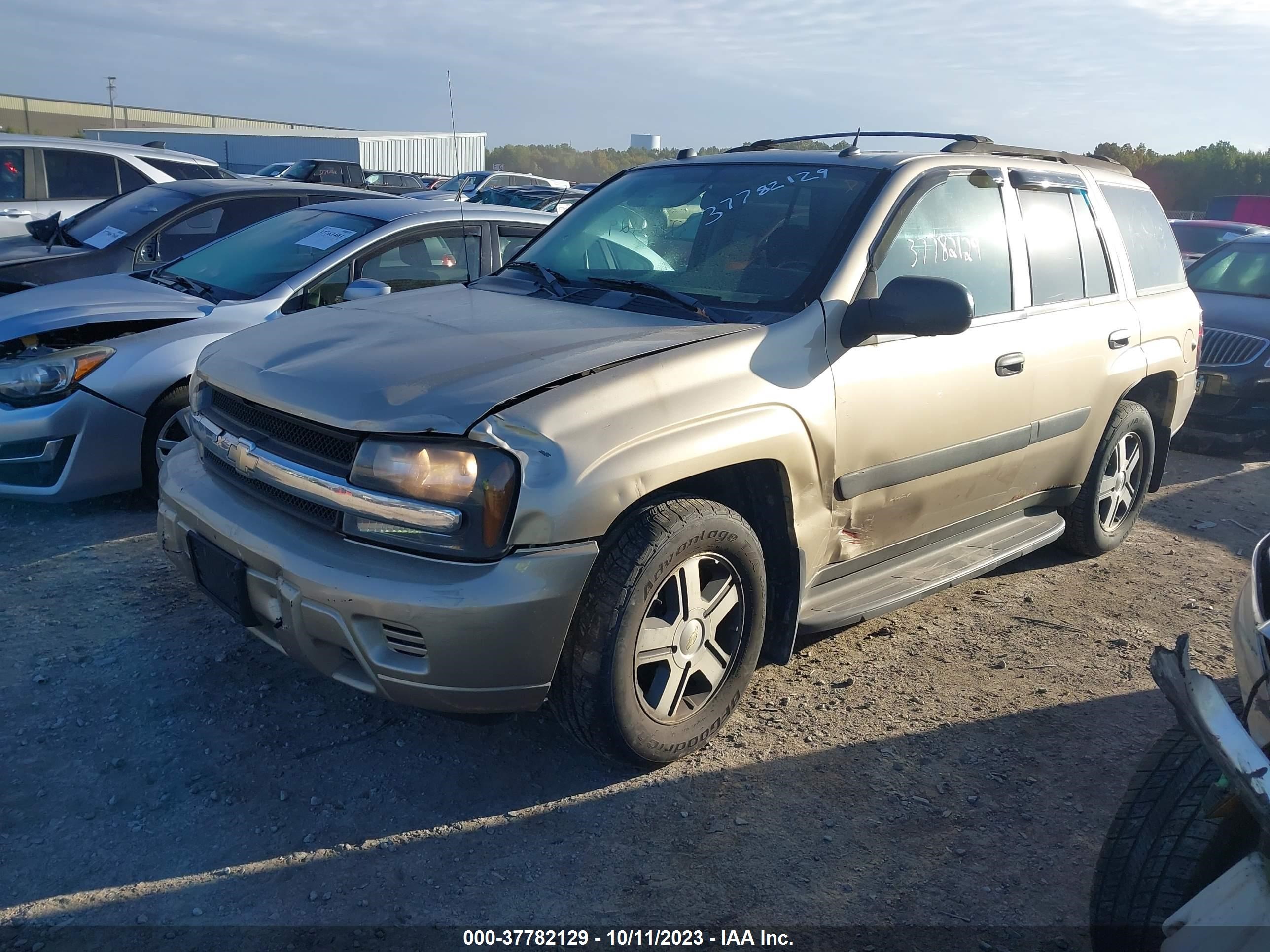 Photo 1 VIN: 1GNDT13S752311679 - CHEVROLET TRAILBLAZER 