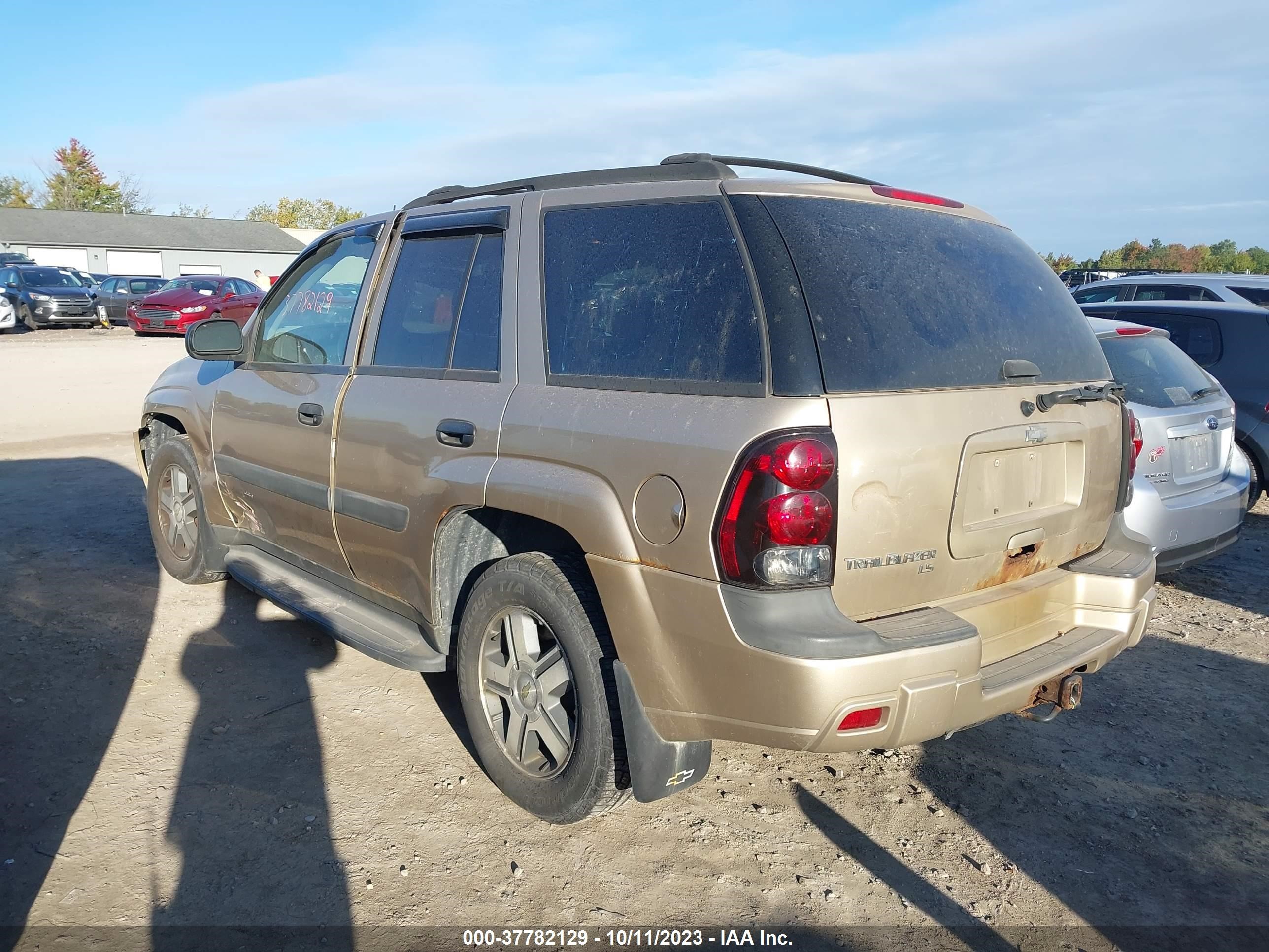 Photo 2 VIN: 1GNDT13S752311679 - CHEVROLET TRAILBLAZER 