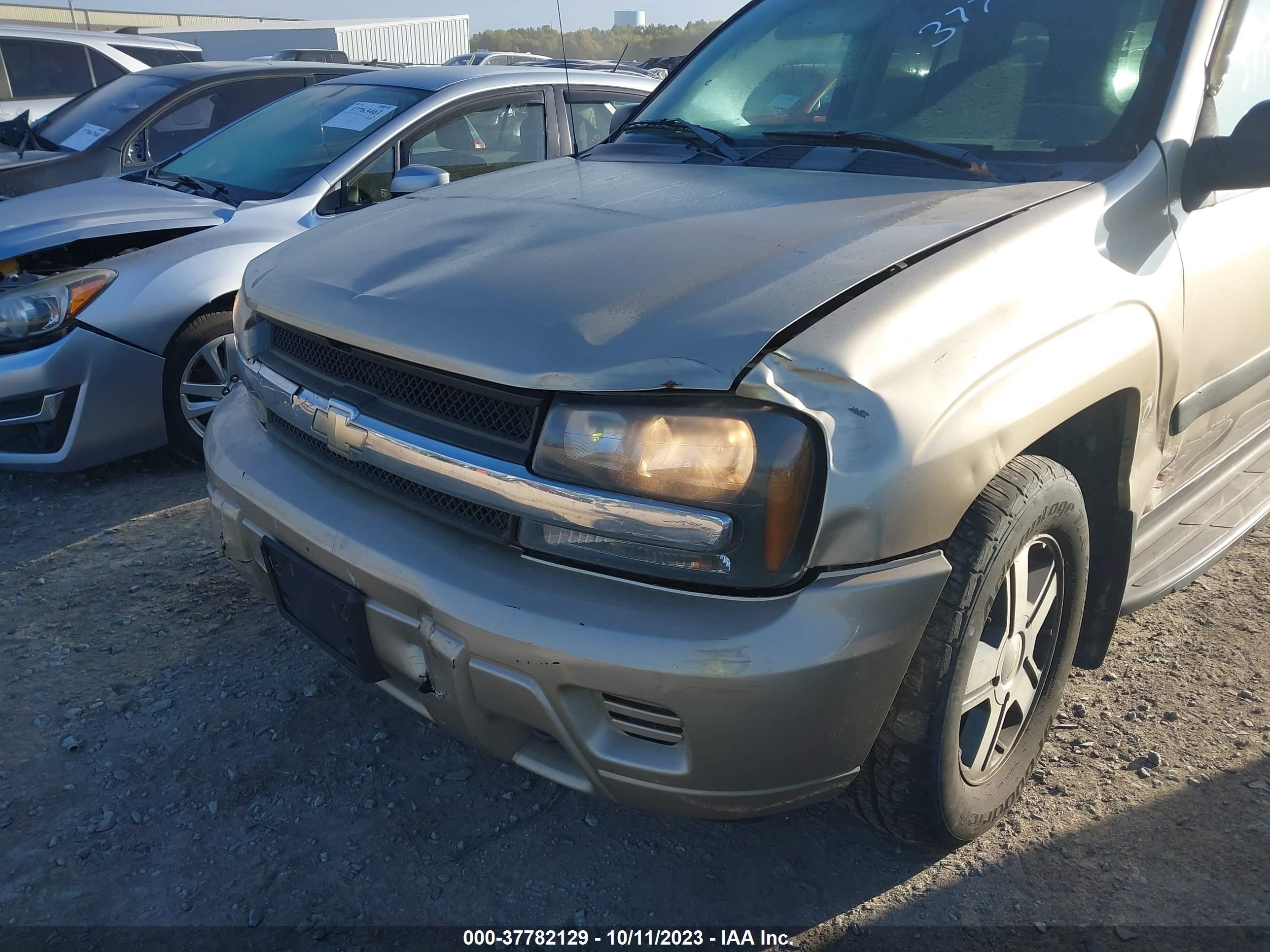 Photo 5 VIN: 1GNDT13S752311679 - CHEVROLET TRAILBLAZER 