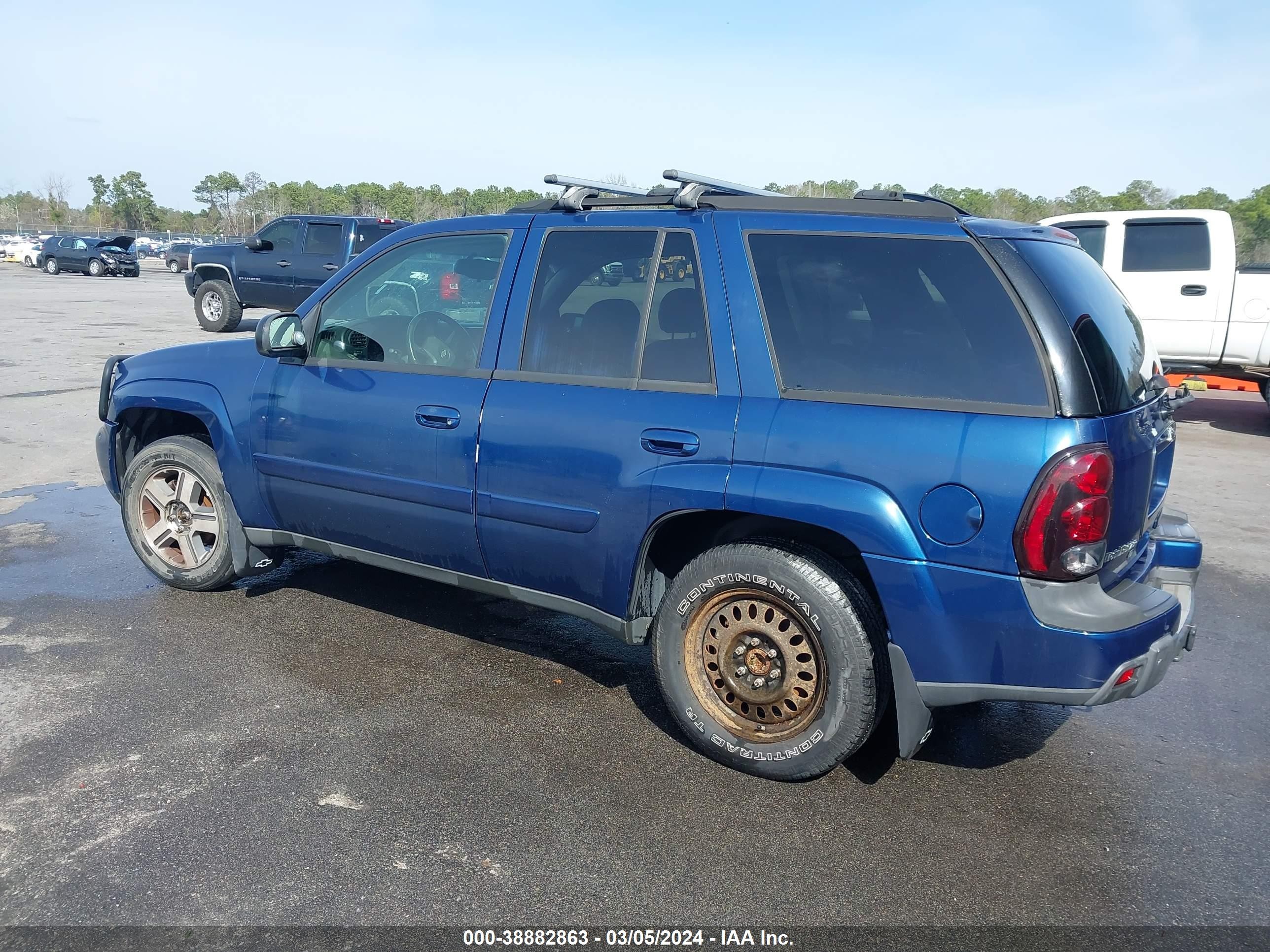 Photo 2 VIN: 1GNDT13S752330829 - CHEVROLET TRAILBLAZER 