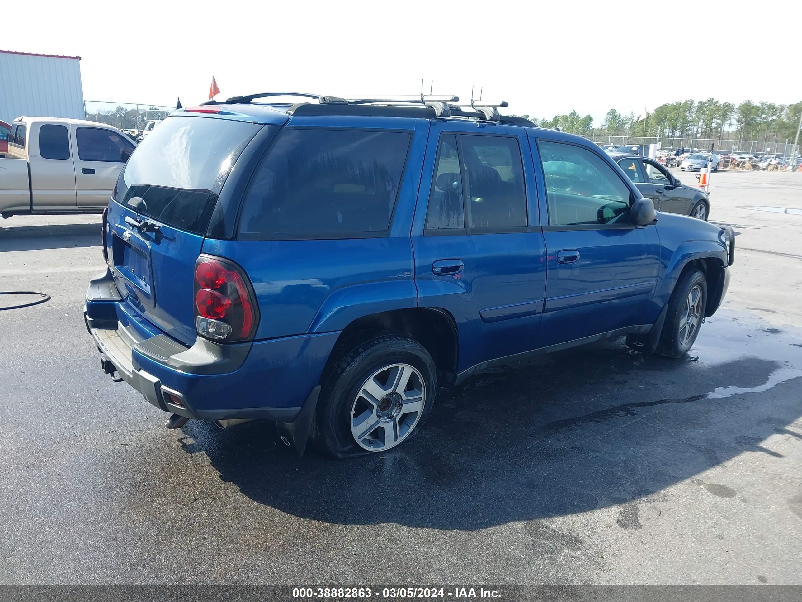 Photo 3 VIN: 1GNDT13S752330829 - CHEVROLET TRAILBLAZER 