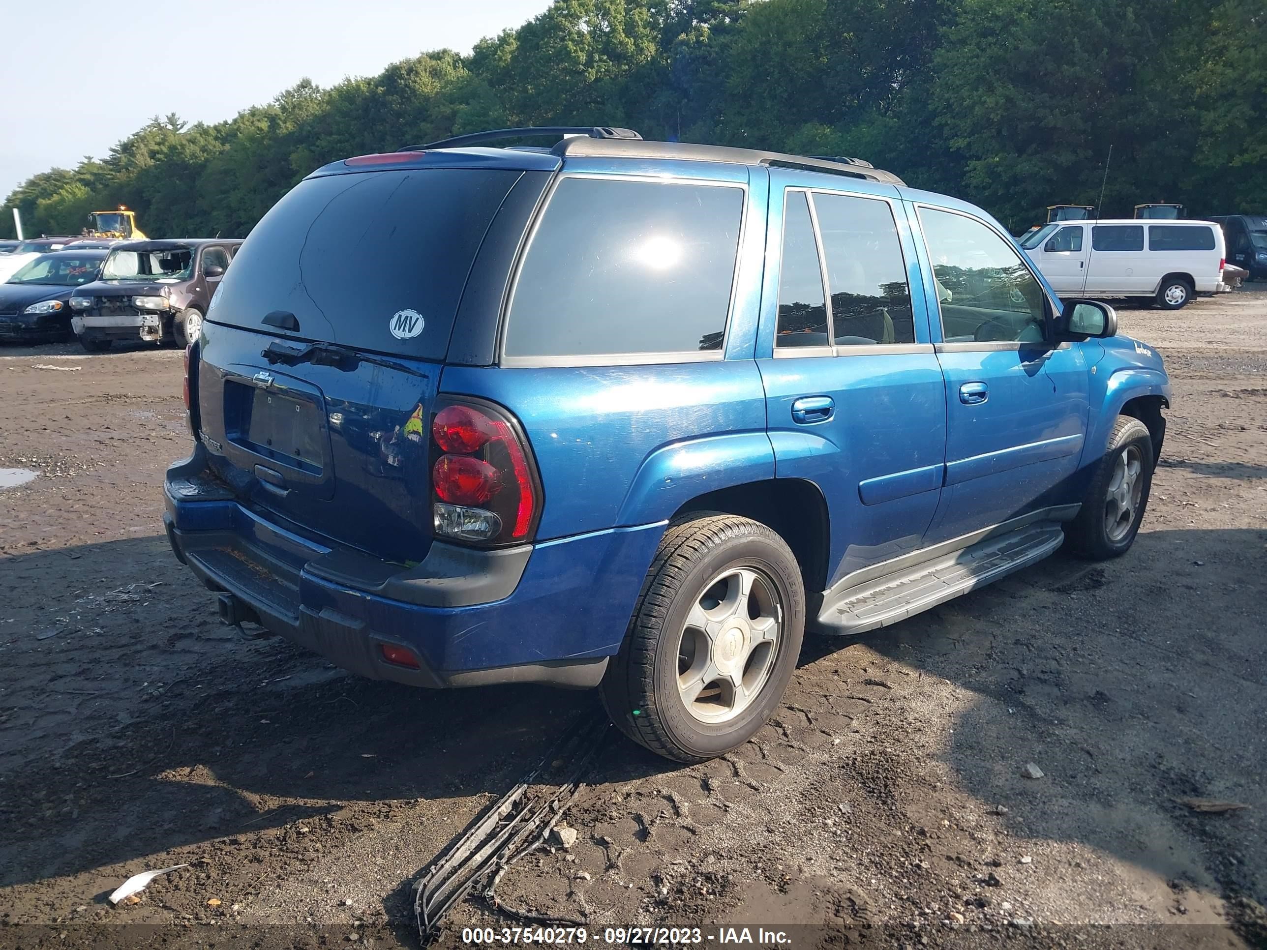 Photo 3 VIN: 1GNDT13S752331737 - CHEVROLET TRAILBLAZER 