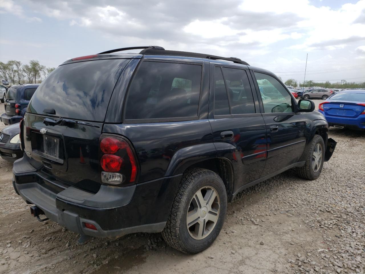 Photo 2 VIN: 1GNDT13S752342933 - CHEVROLET TRAILBLAZER 