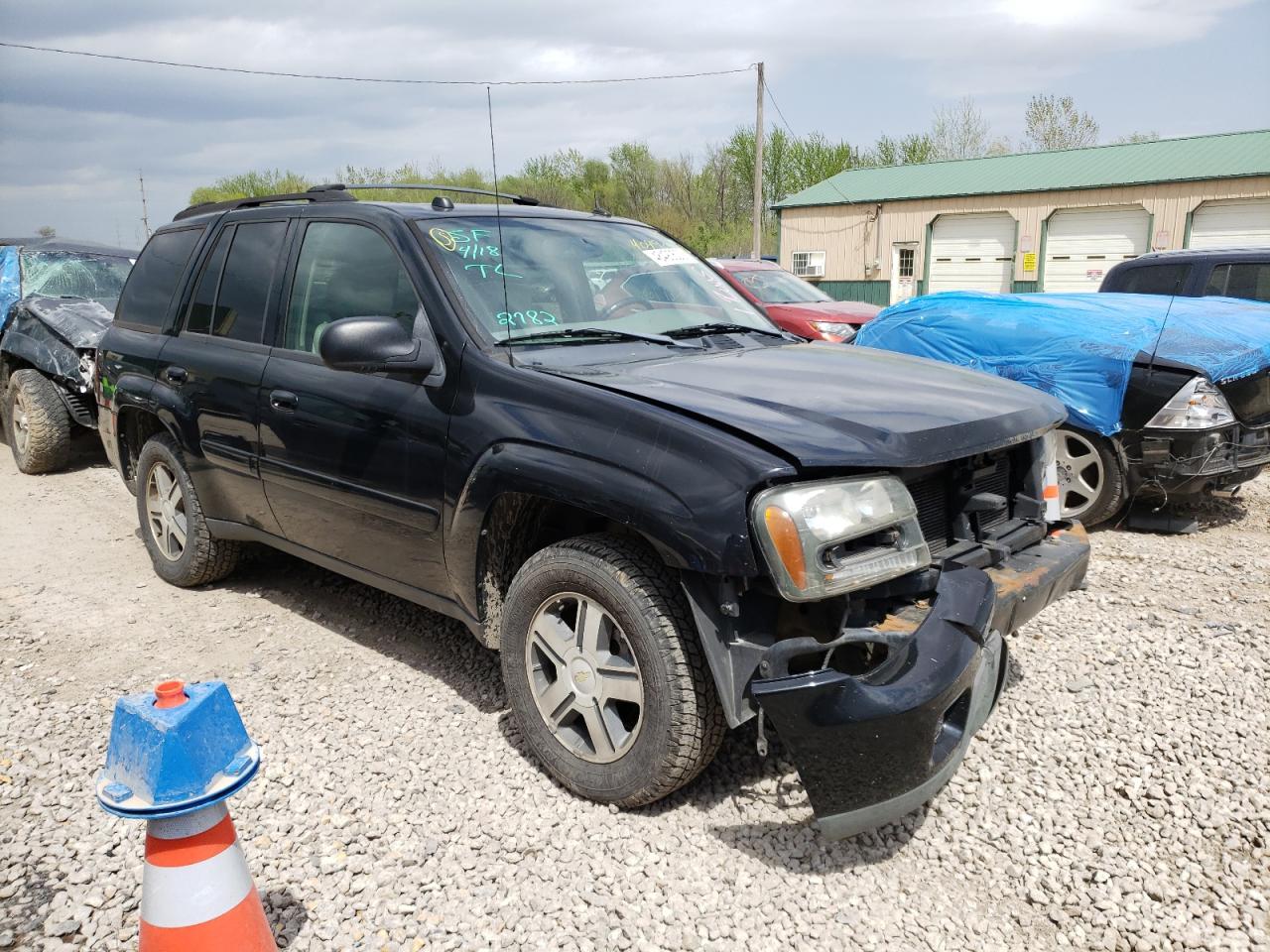 Photo 3 VIN: 1GNDT13S752342933 - CHEVROLET TRAILBLAZER 