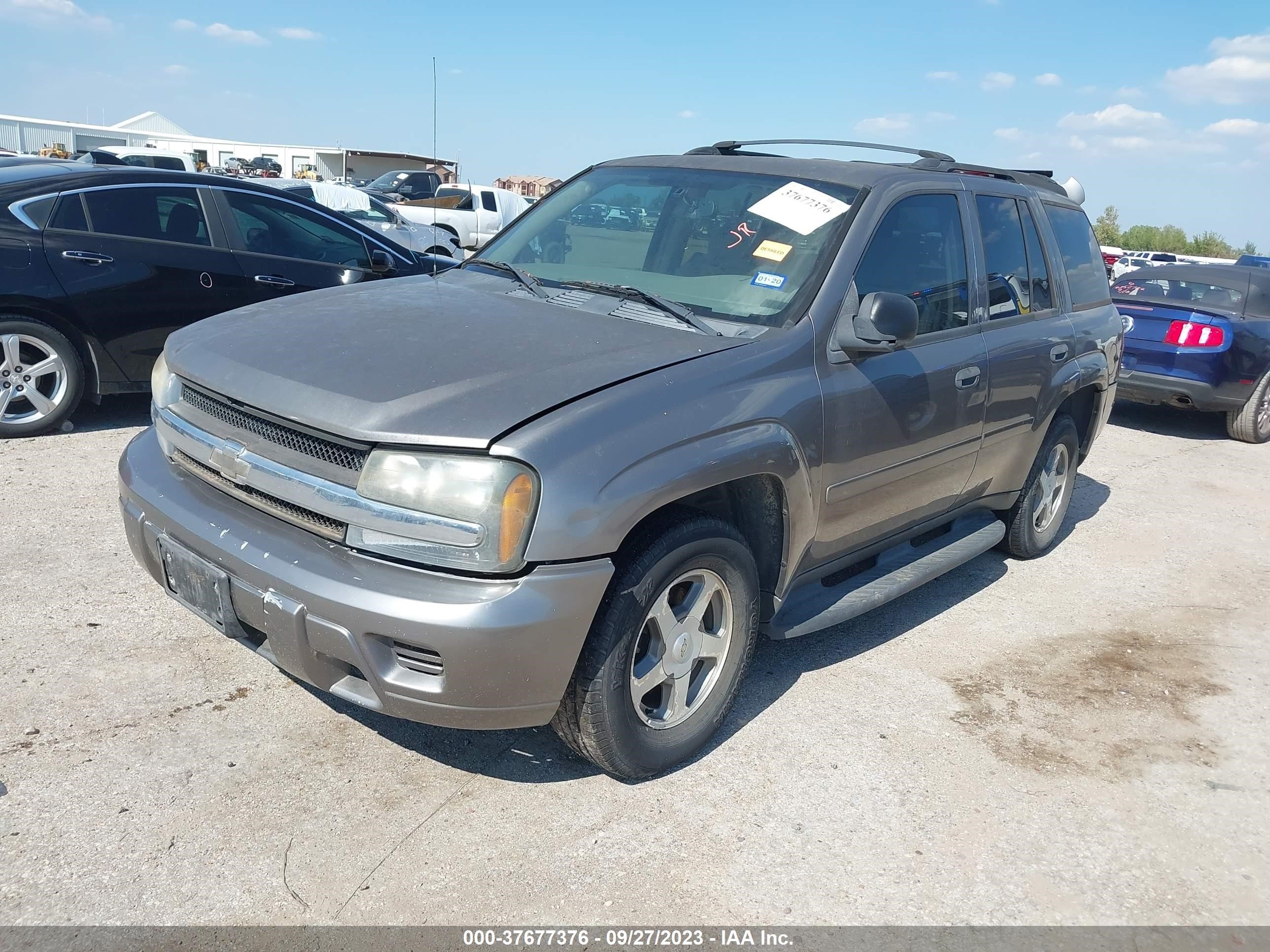 Photo 1 VIN: 1GNDT13S762195692 - CHEVROLET TRAILBLAZER 