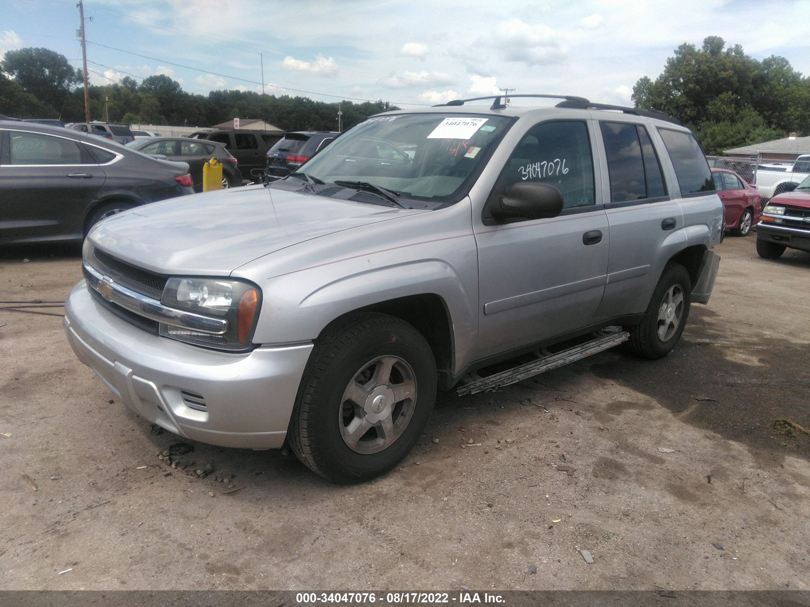 Photo 1 VIN: 1GNDT13S762224205 - CHEVROLET TRAILBLAZER 