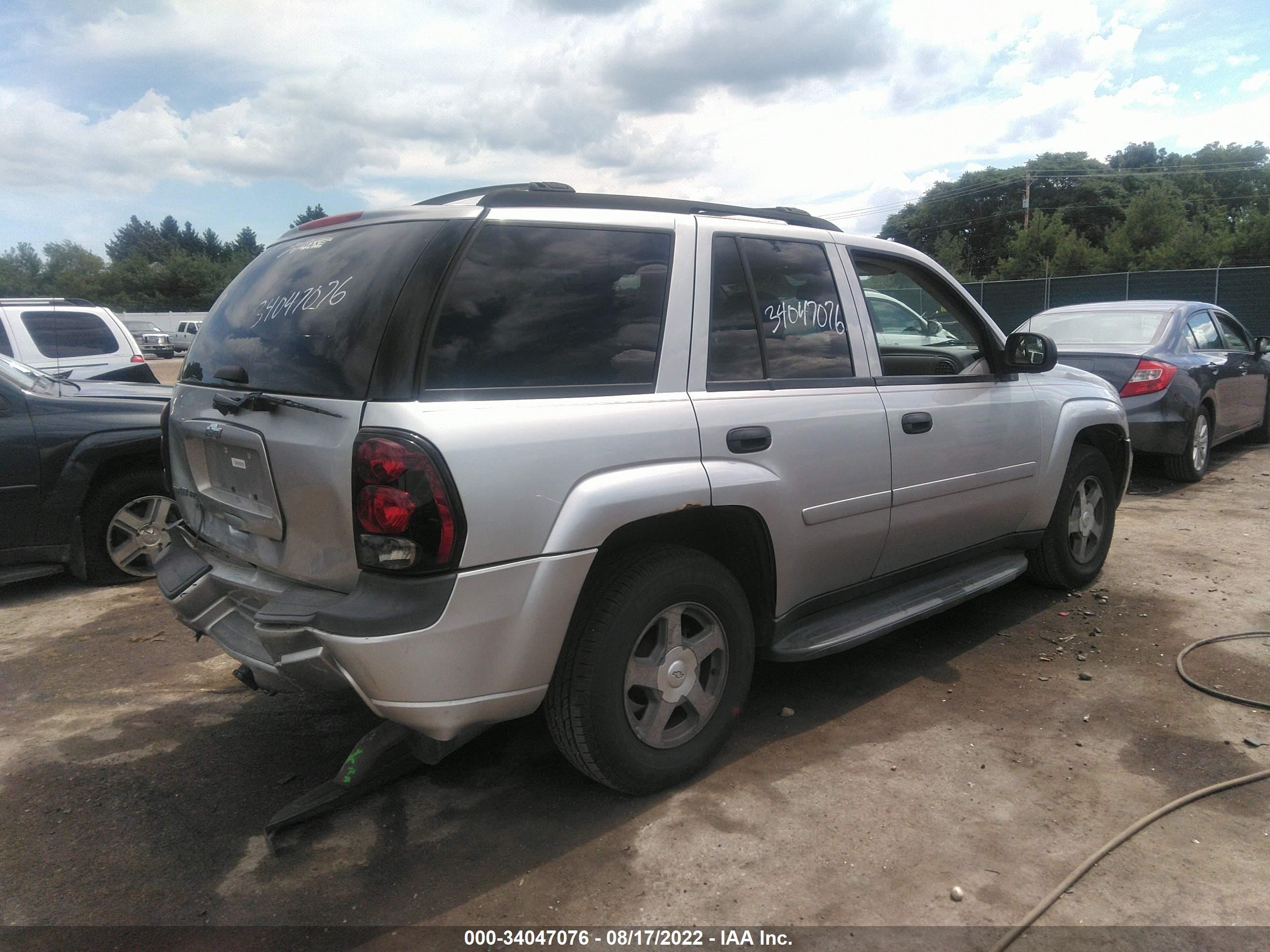 Photo 3 VIN: 1GNDT13S762224205 - CHEVROLET TRAILBLAZER 