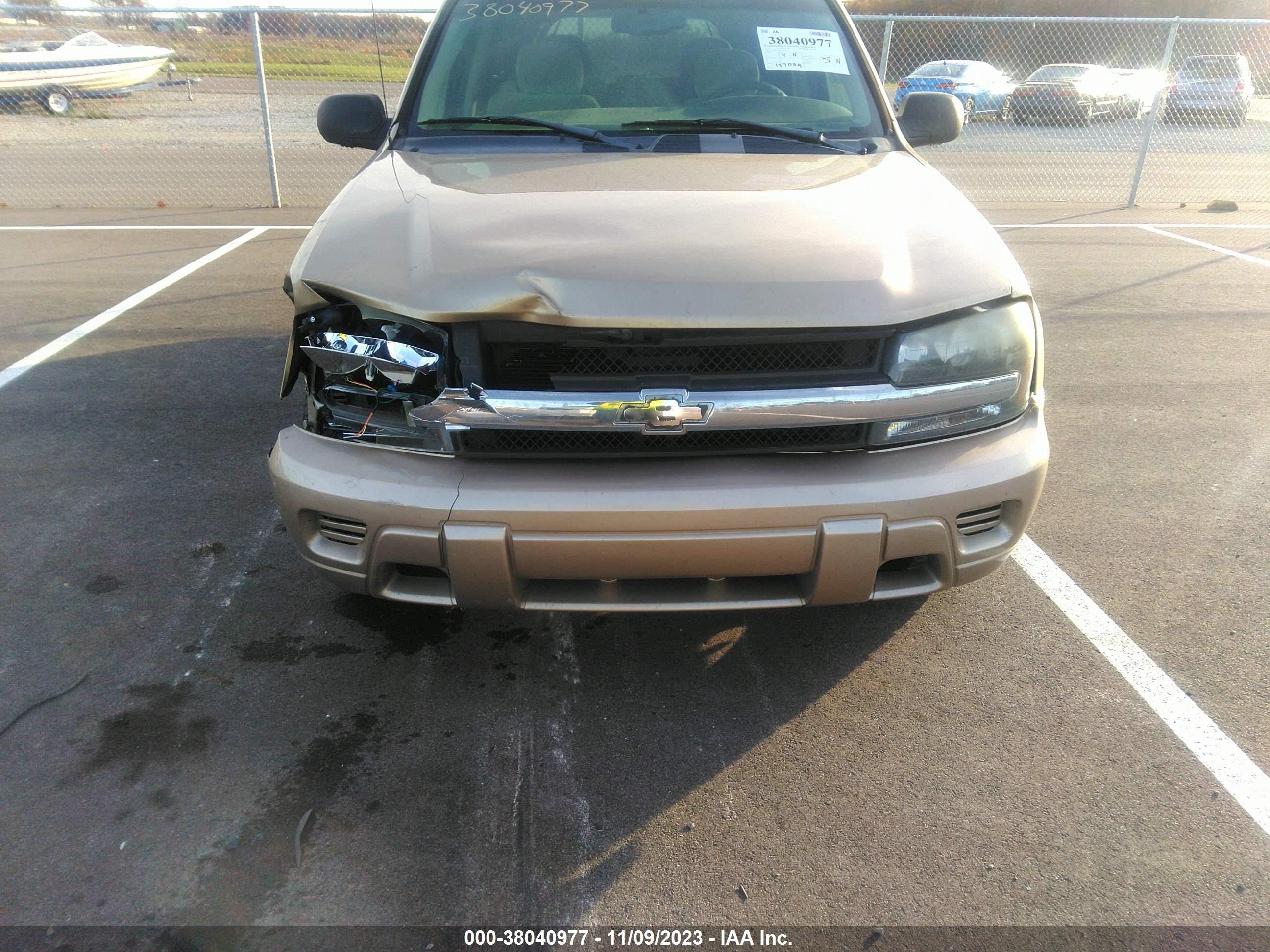 Photo 11 VIN: 1GNDT13S762353027 - CHEVROLET TRAILBLAZER 