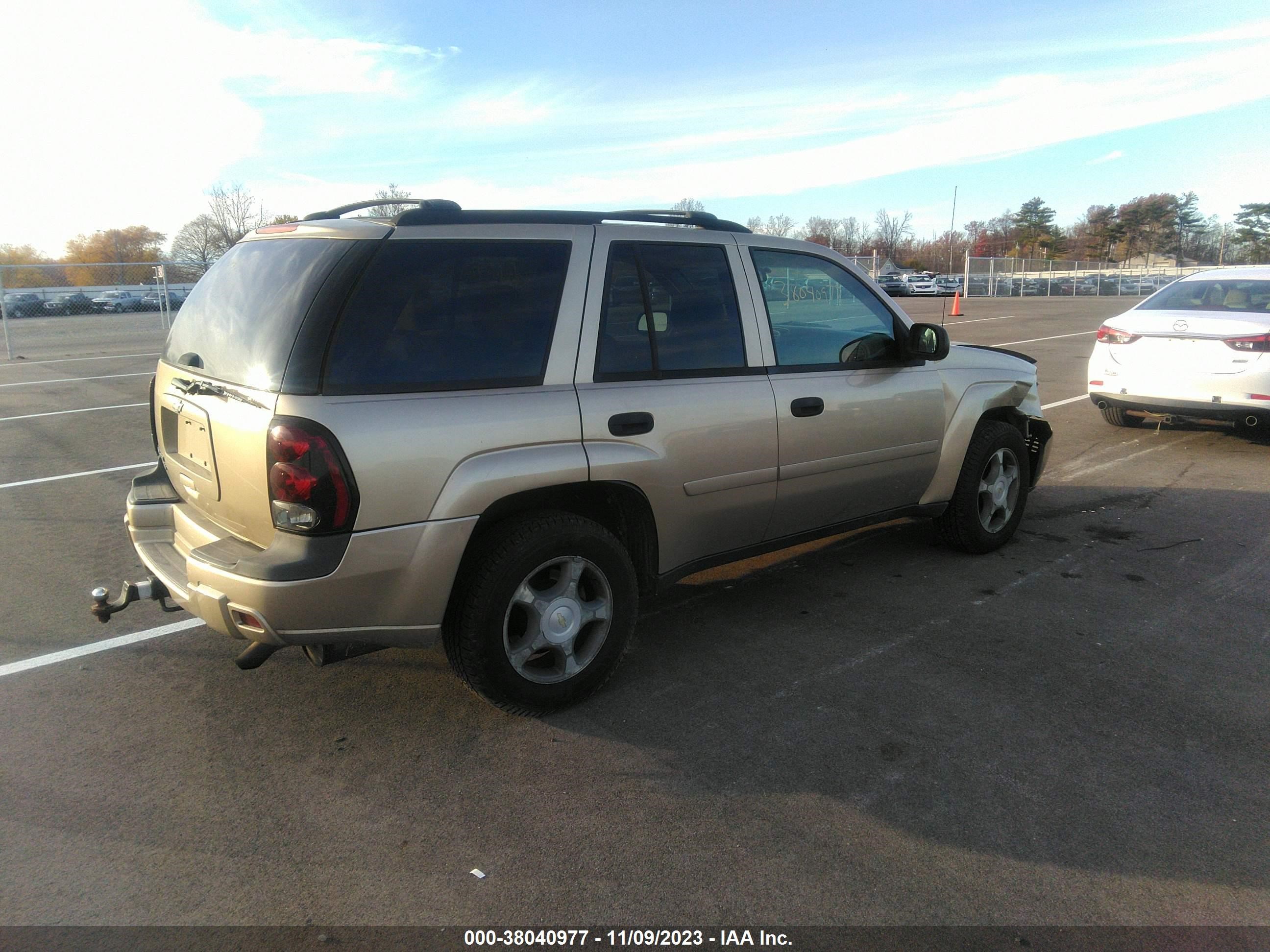 Photo 3 VIN: 1GNDT13S762353027 - CHEVROLET TRAILBLAZER 