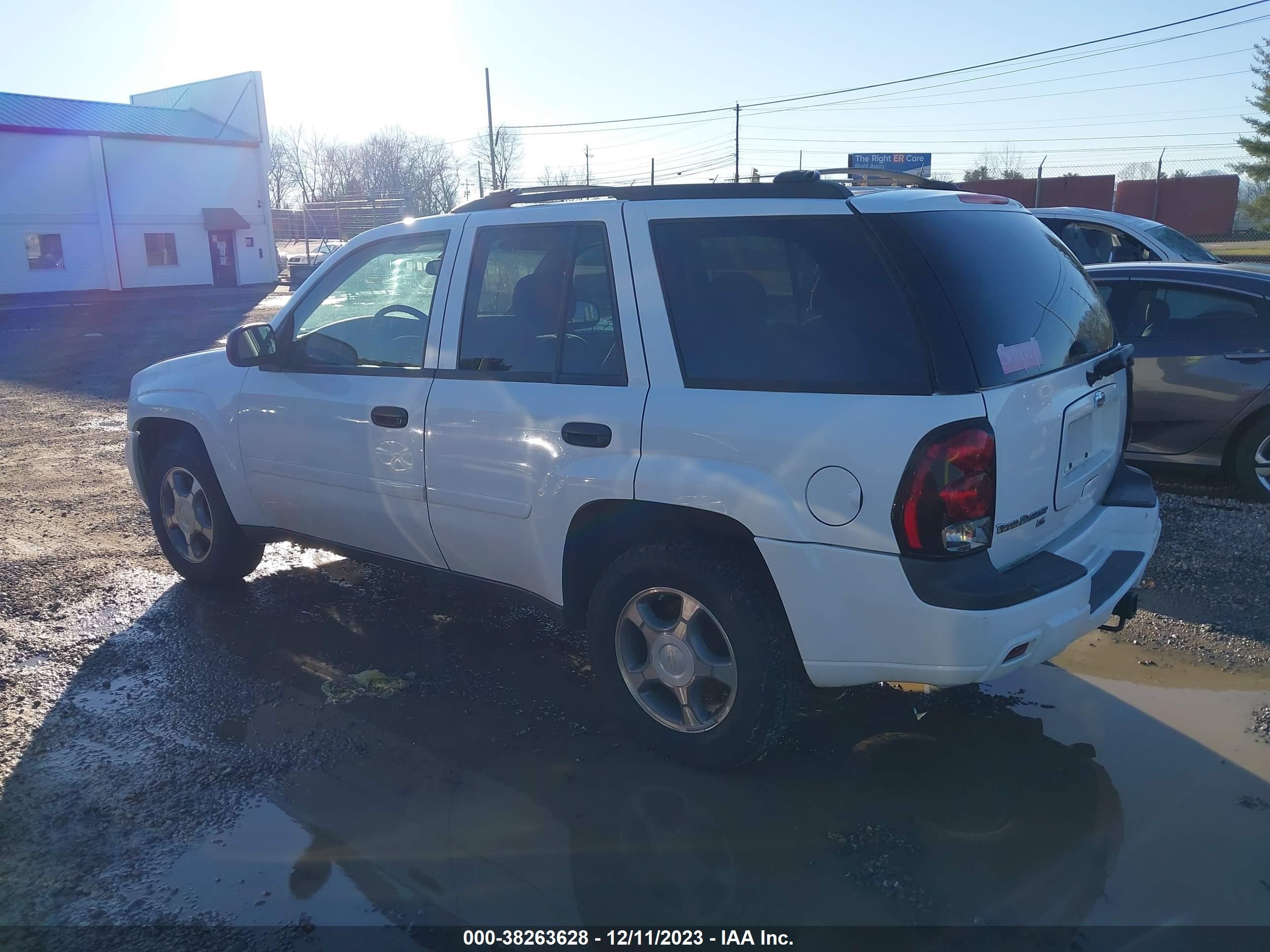 Photo 2 VIN: 1GNDT13S782168494 - CHEVROLET TRAILBLAZER 