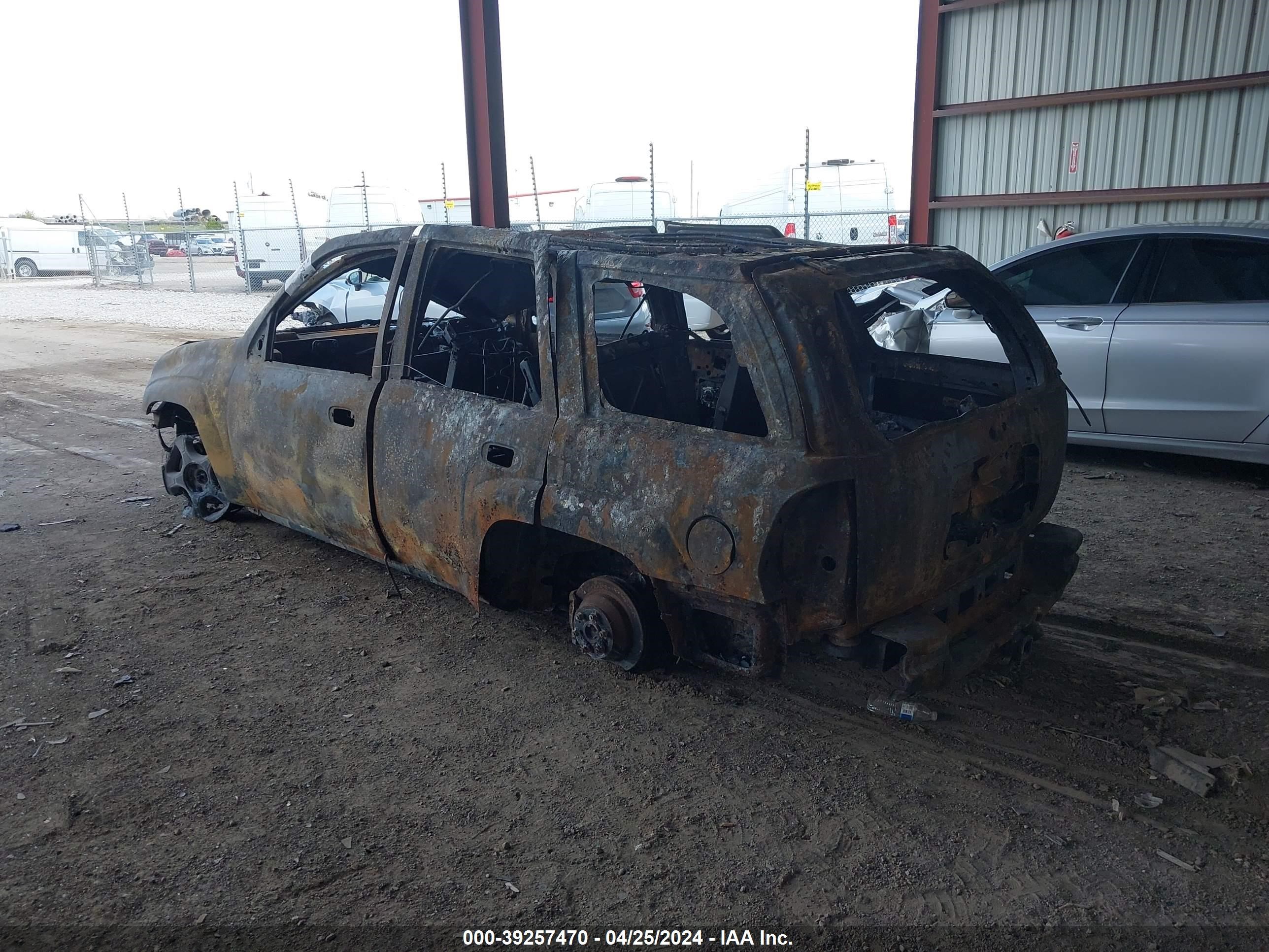 Photo 2 VIN: 1GNDT13S782229732 - CHEVROLET TRAILBLAZER 