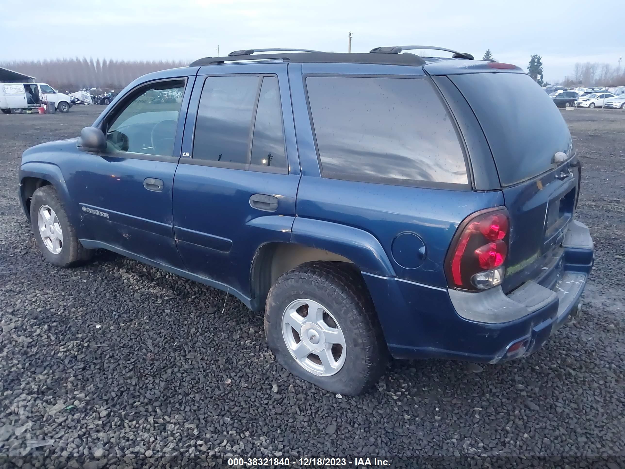 Photo 2 VIN: 1GNDT13S822147144 - CHEVROLET TRAILBLAZER 