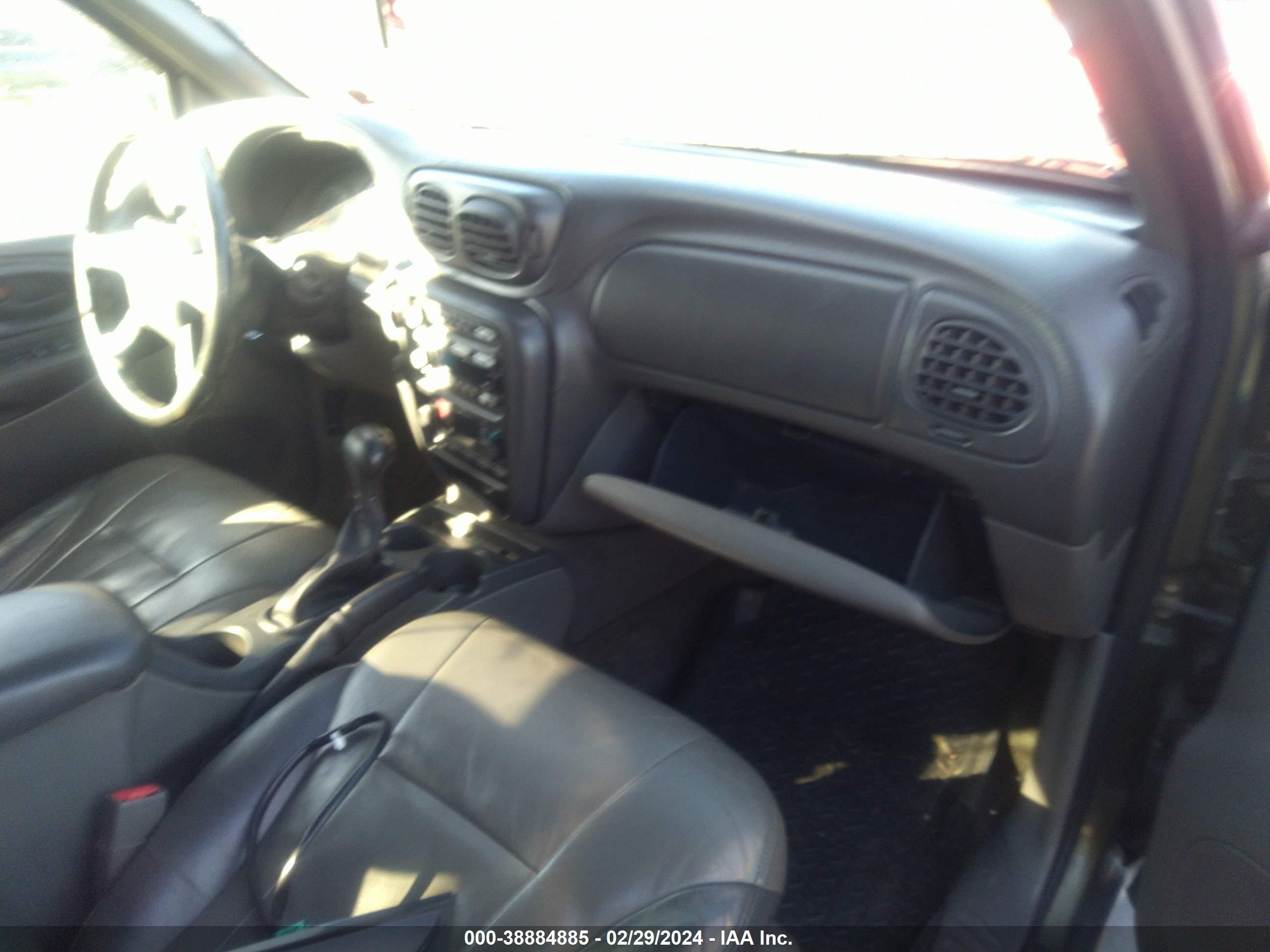 Photo 4 VIN: 1GNDT13S822200134 - CHEVROLET TRAILBLAZER 