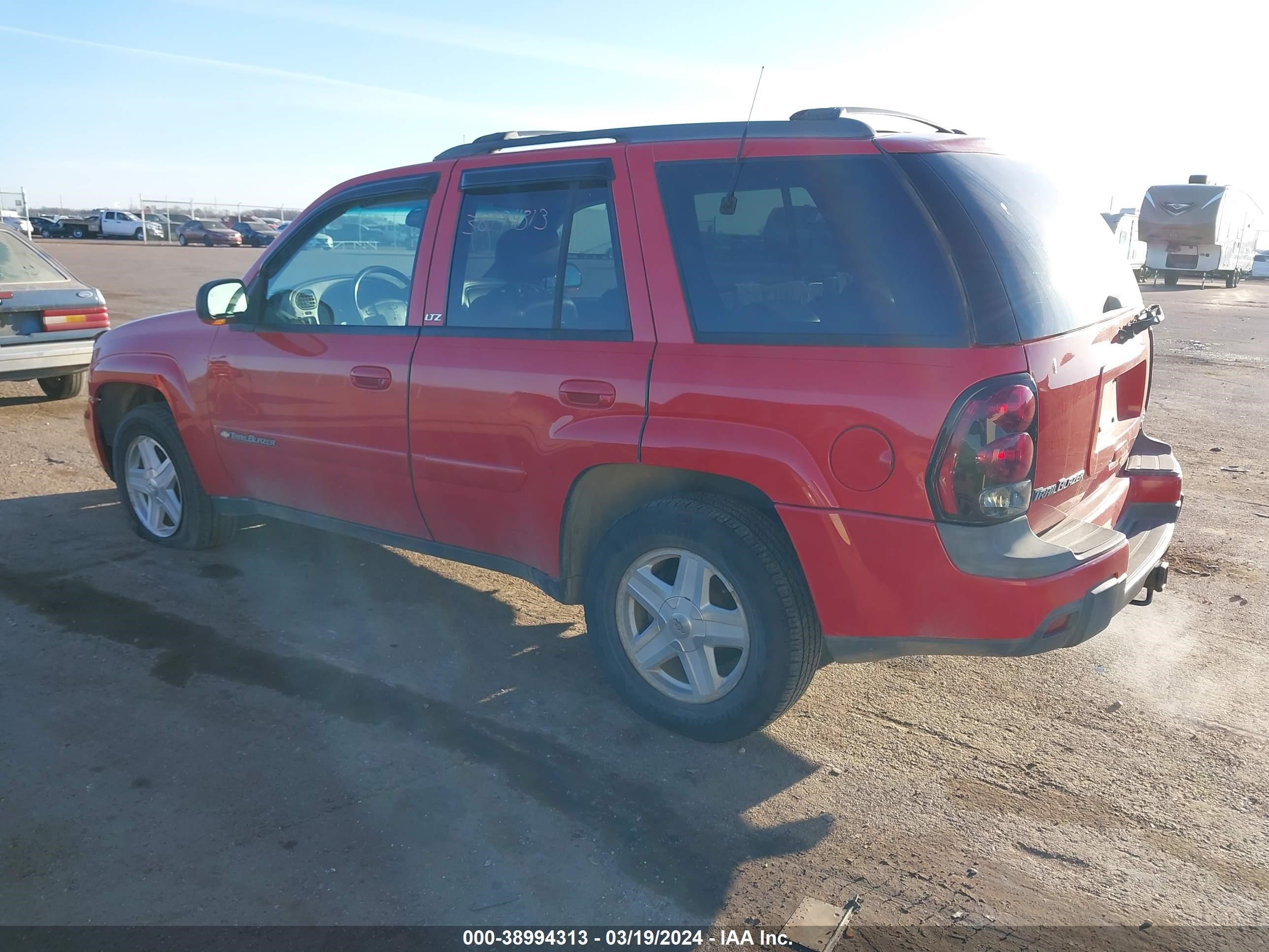 Photo 2 VIN: 1GNDT13S822222084 - CHEVROLET TRAILBLAZER 