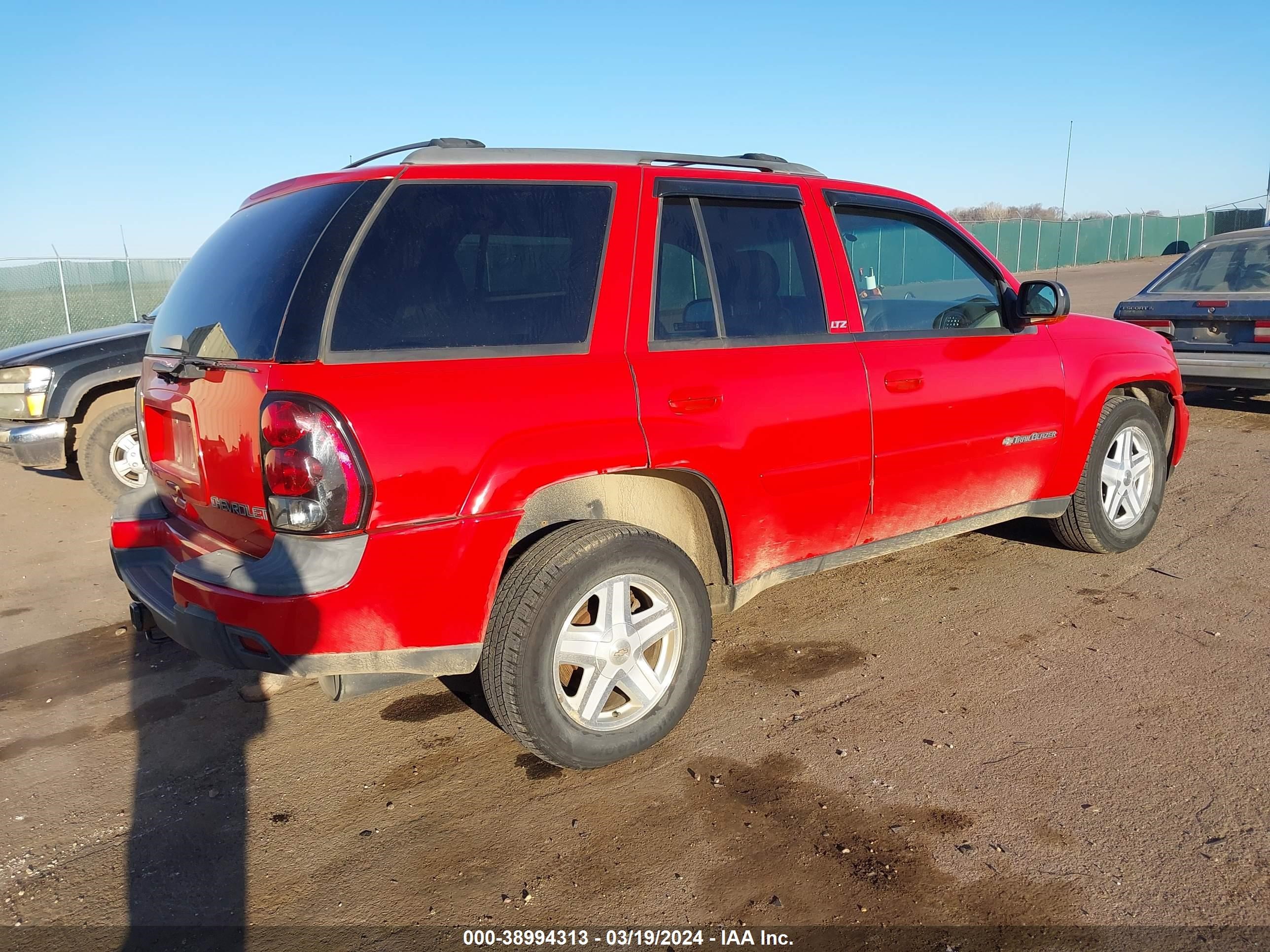 Photo 3 VIN: 1GNDT13S822222084 - CHEVROLET TRAILBLAZER 