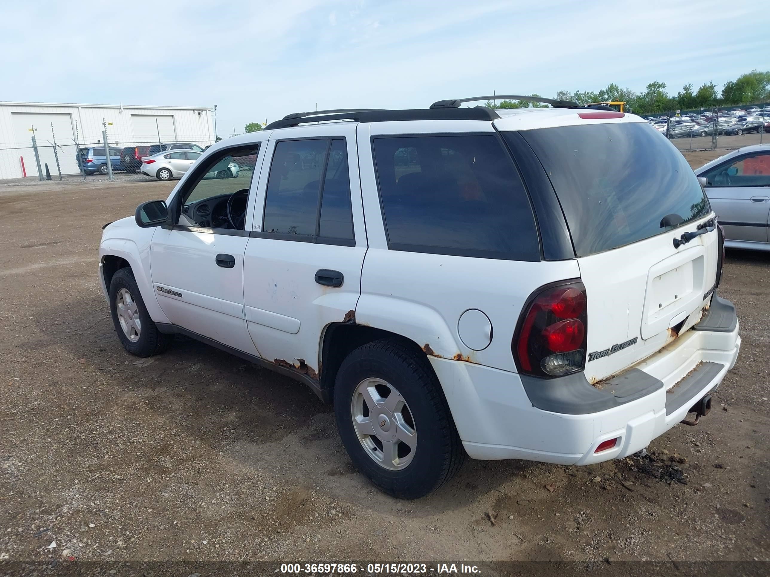 Photo 2 VIN: 1GNDT13S822401967 - CHEVROLET TRAILBLAZER 