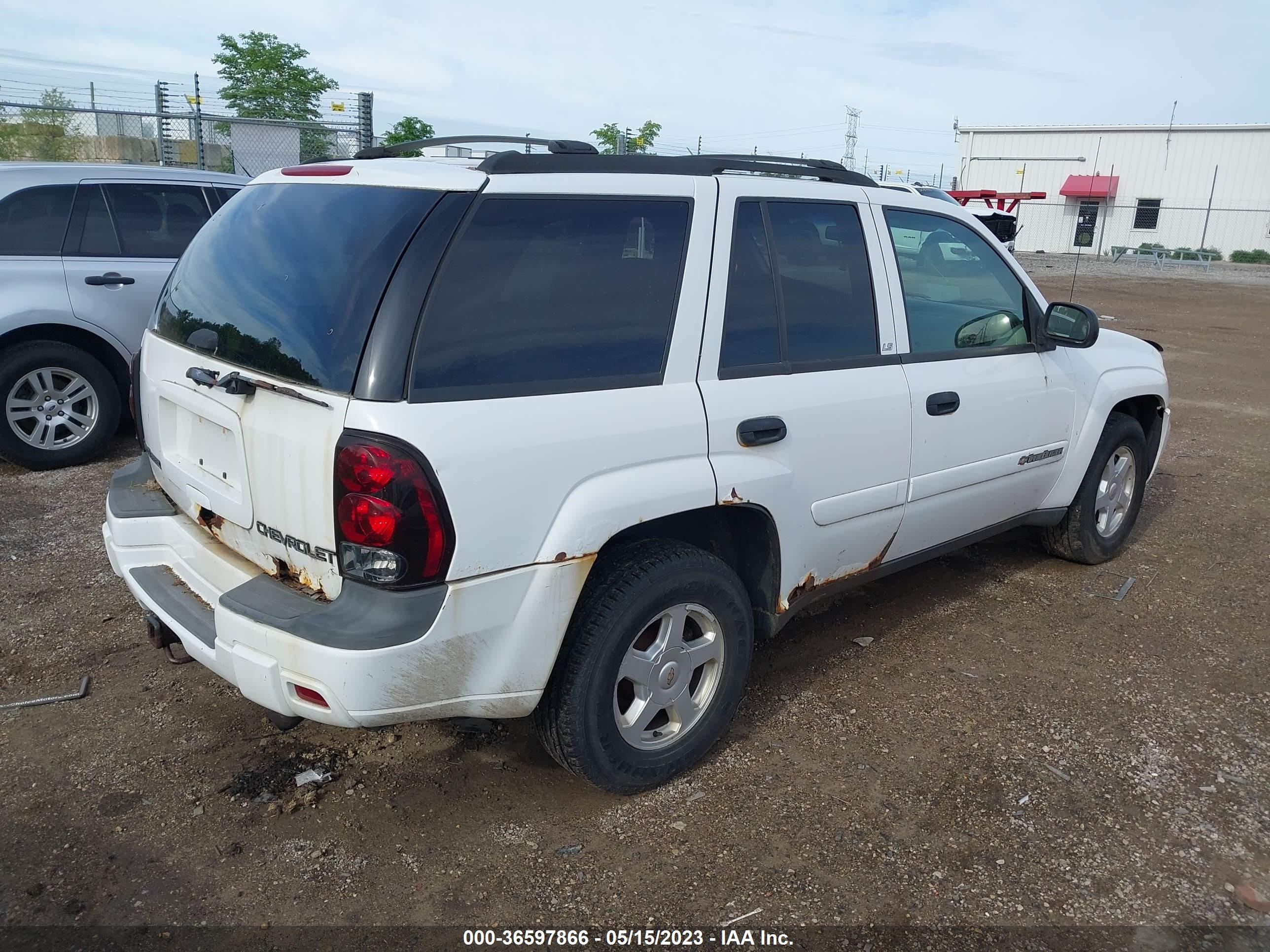 Photo 3 VIN: 1GNDT13S822401967 - CHEVROLET TRAILBLAZER 