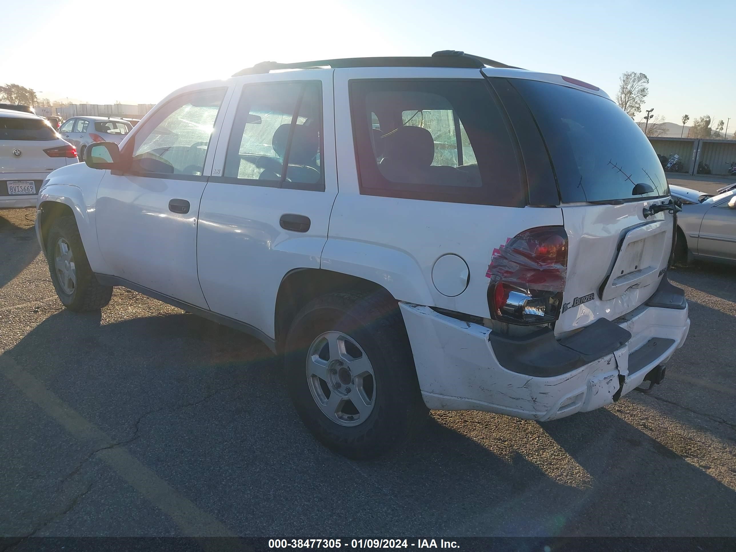 Photo 2 VIN: 1GNDT13S832339018 - CHEVROLET TRAILBLAZER 