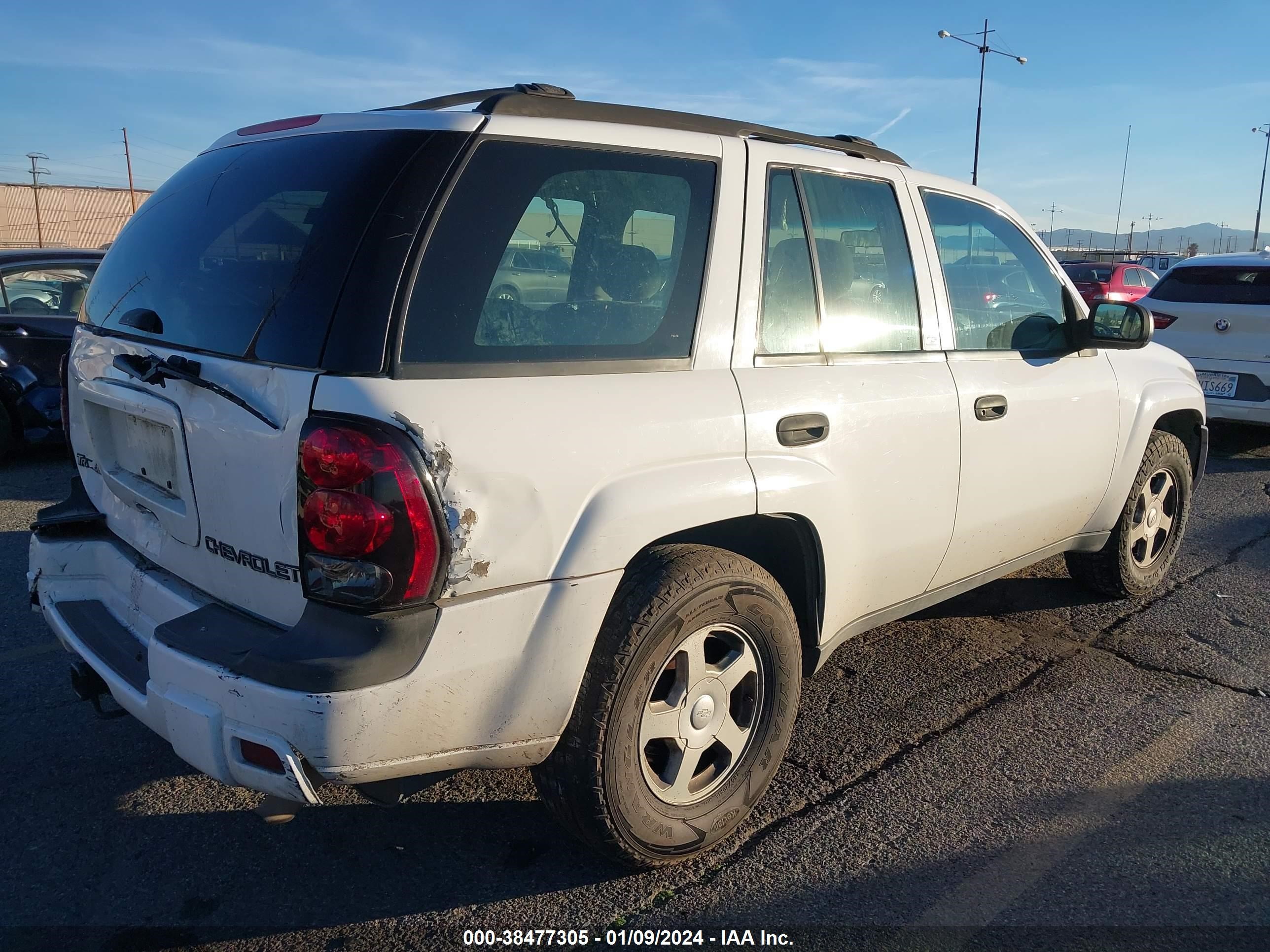 Photo 3 VIN: 1GNDT13S832339018 - CHEVROLET TRAILBLAZER 