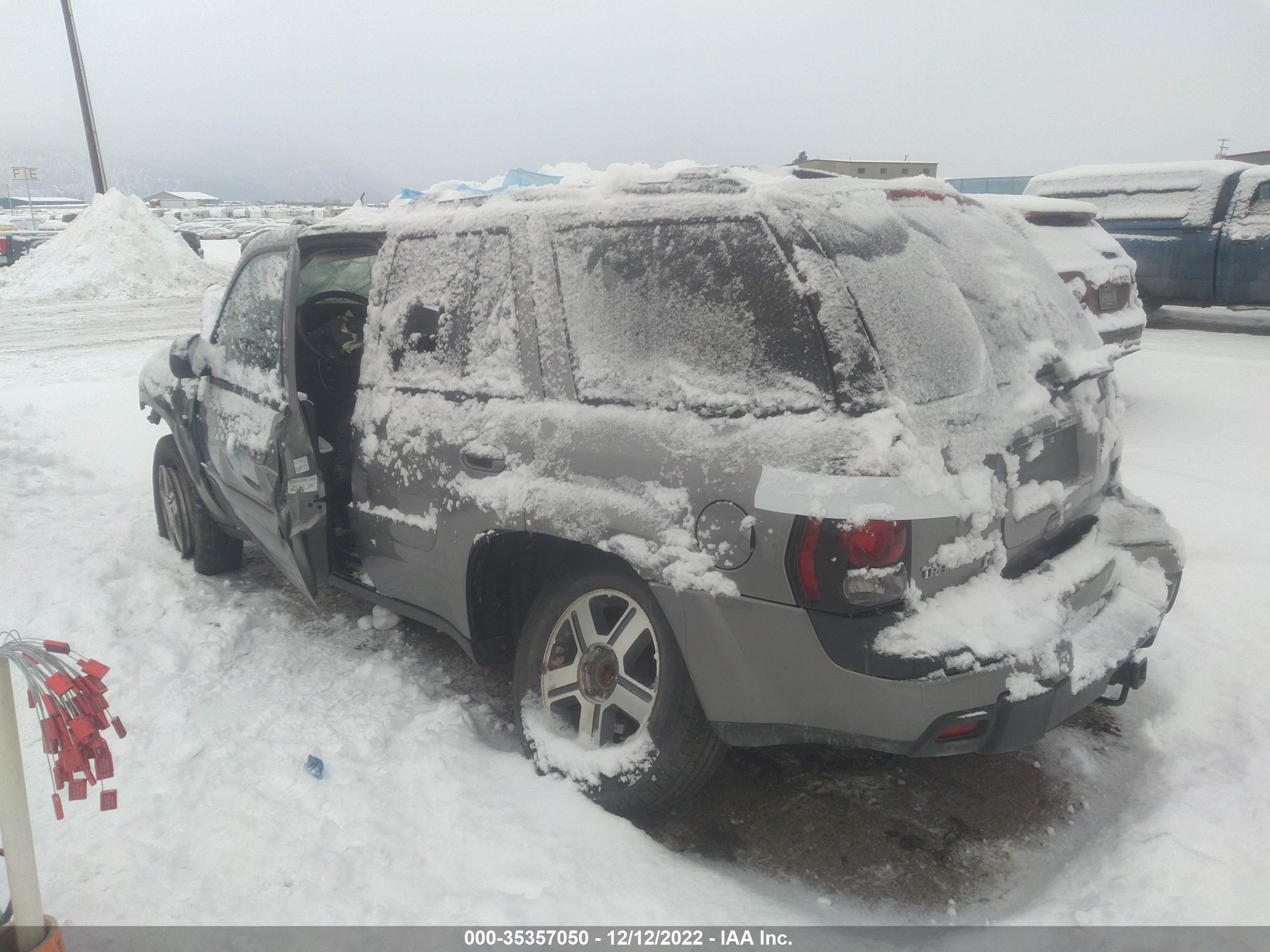 Photo 2 VIN: 1GNDT13S852214345 - CHEVROLET TRAILBLAZER 