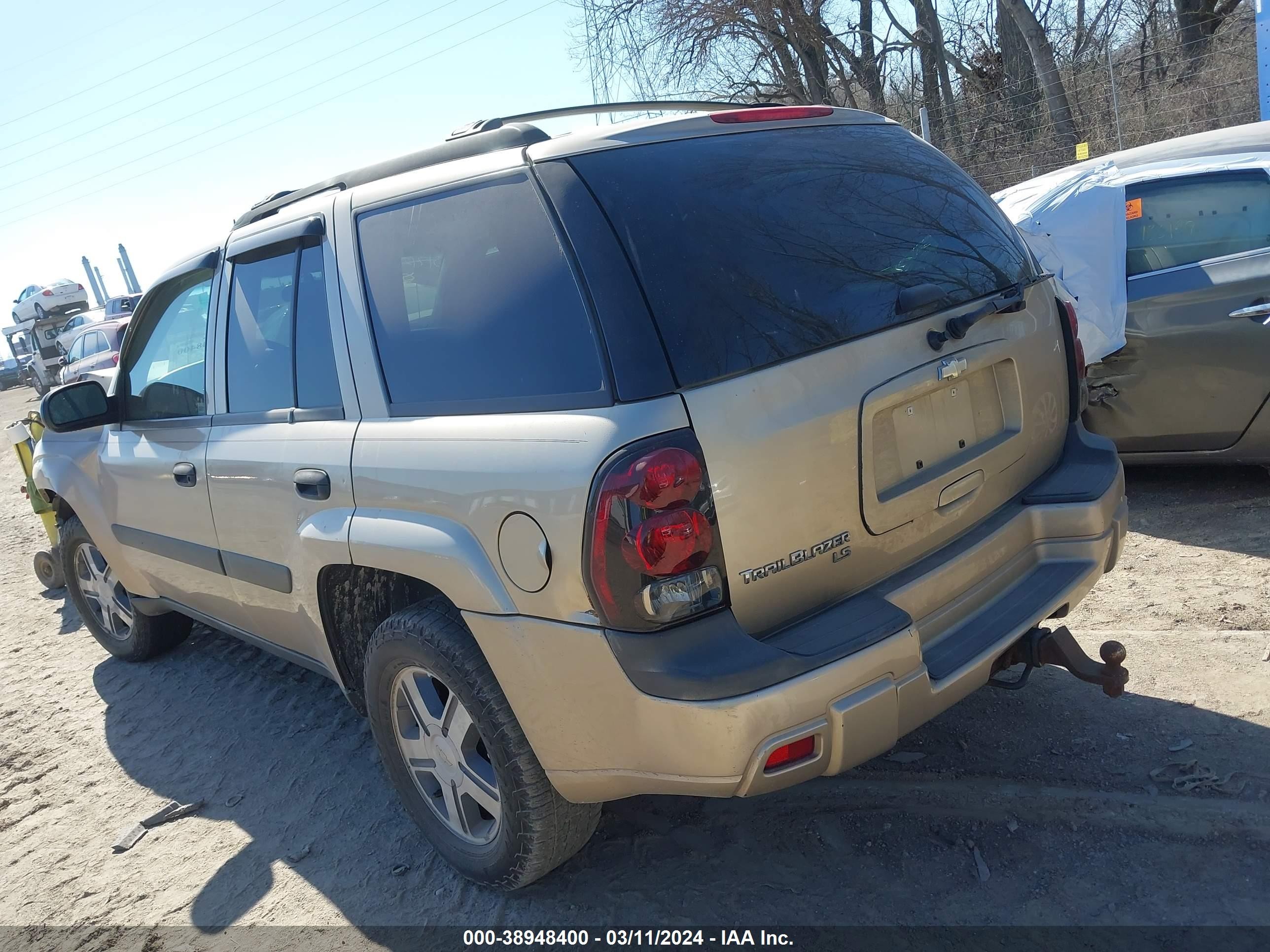 Photo 2 VIN: 1GNDT13S852271564 - CHEVROLET TRAILBLAZER 