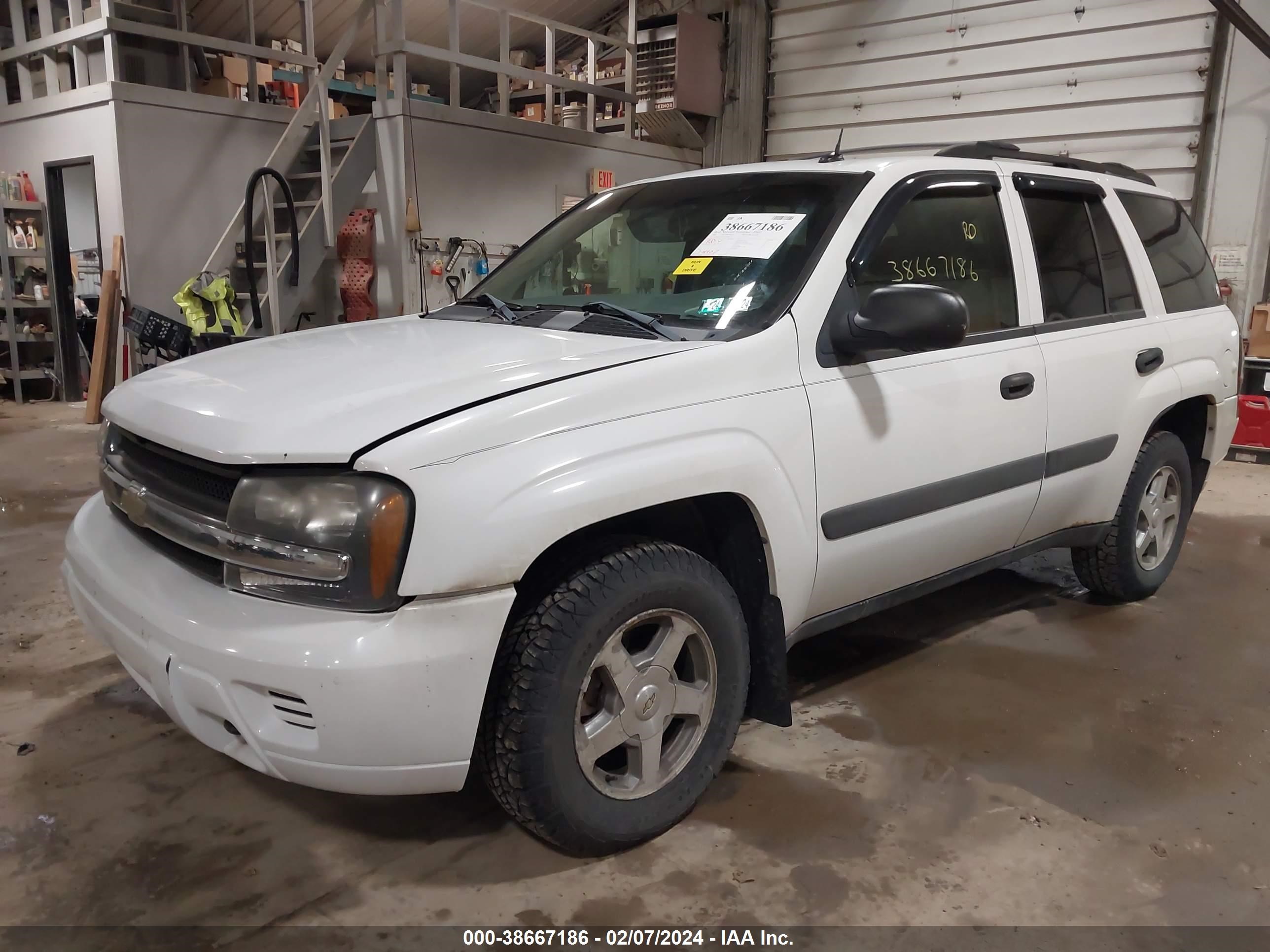 Photo 1 VIN: 1GNDT13S852330189 - CHEVROLET TRAILBLAZER 