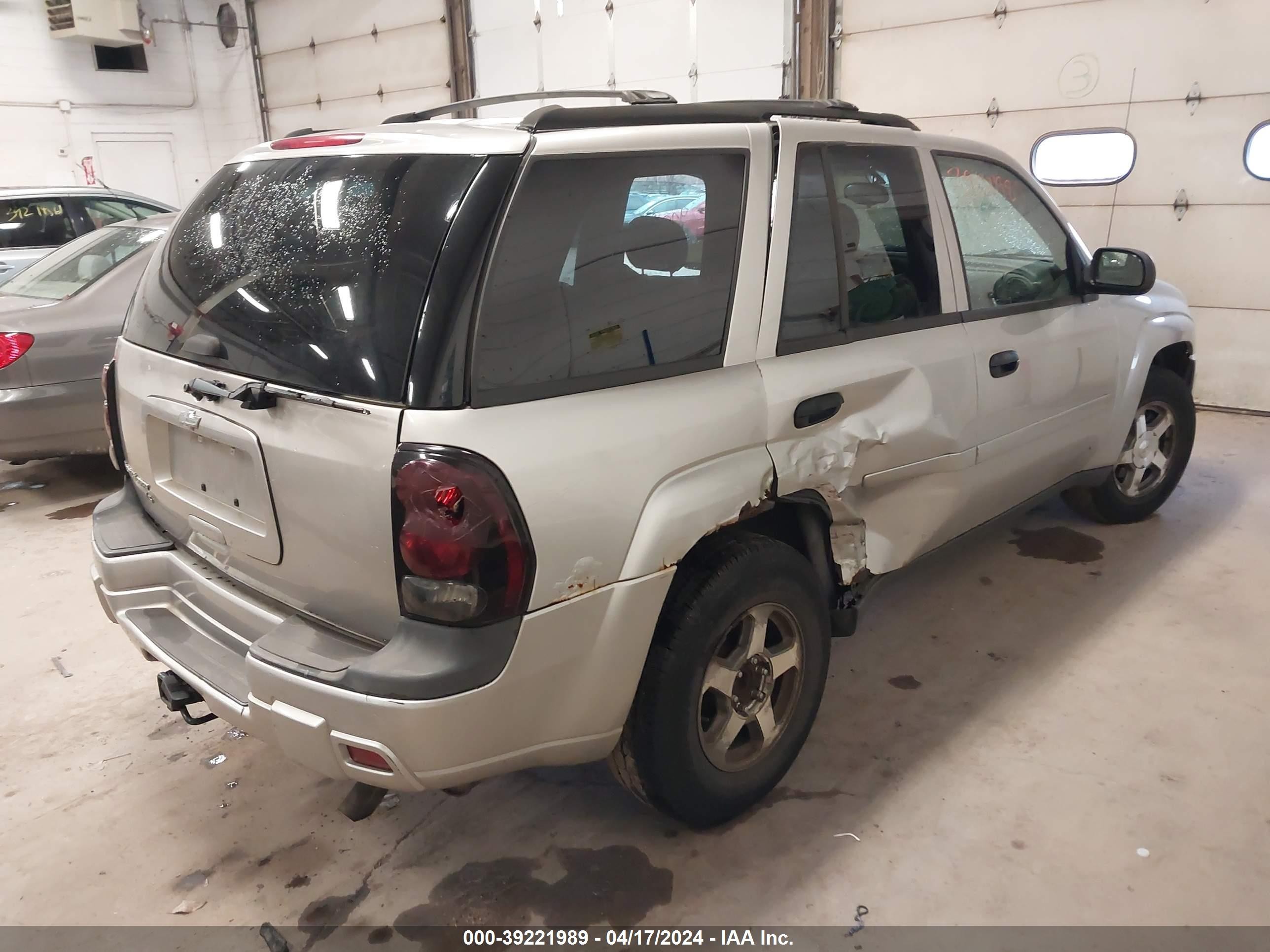 Photo 3 VIN: 1GNDT13S862201483 - CHEVROLET TRAILBLAZER 