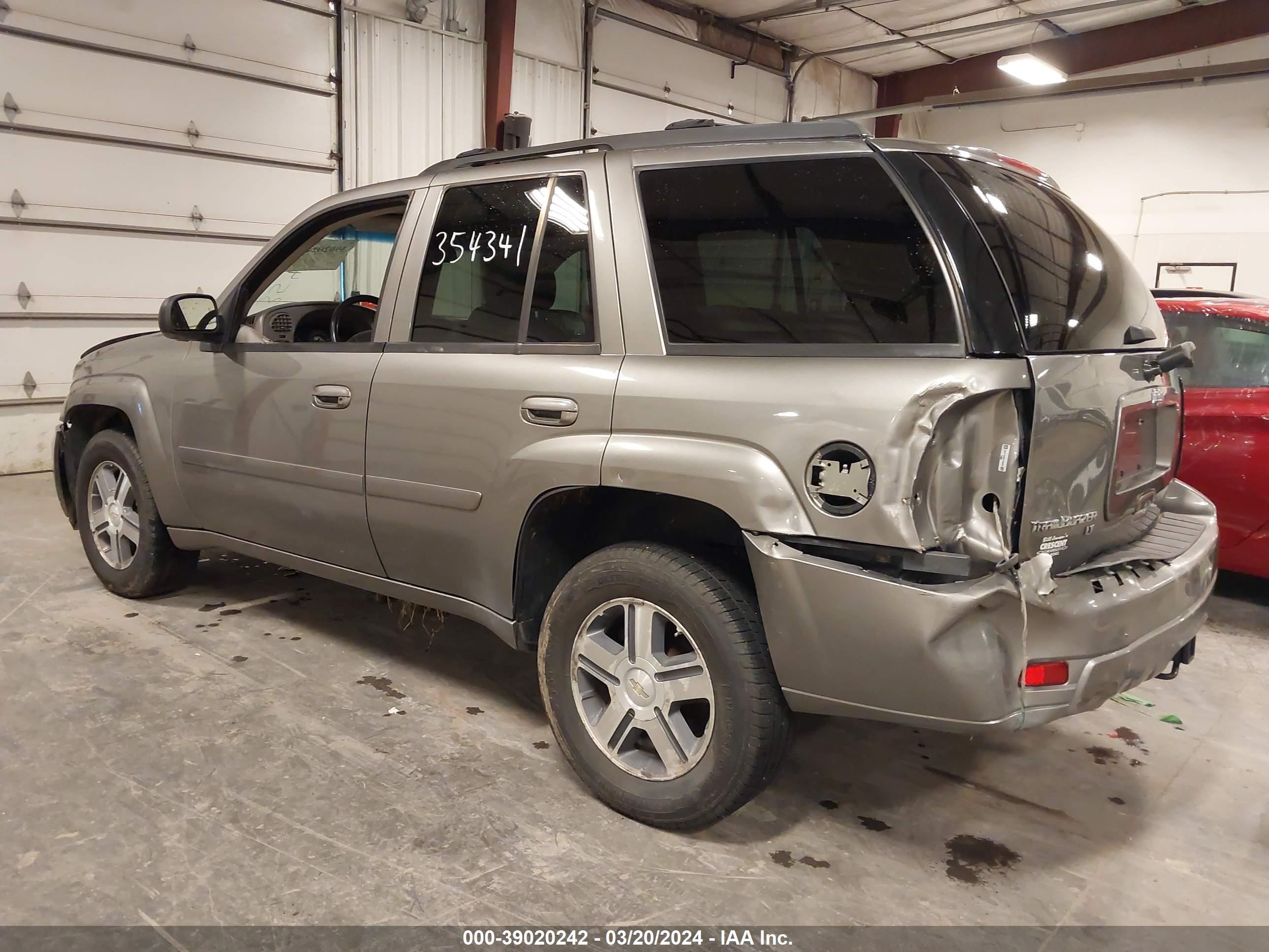 Photo 2 VIN: 1GNDT13S872168339 - CHEVROLET TRAILBLAZER 