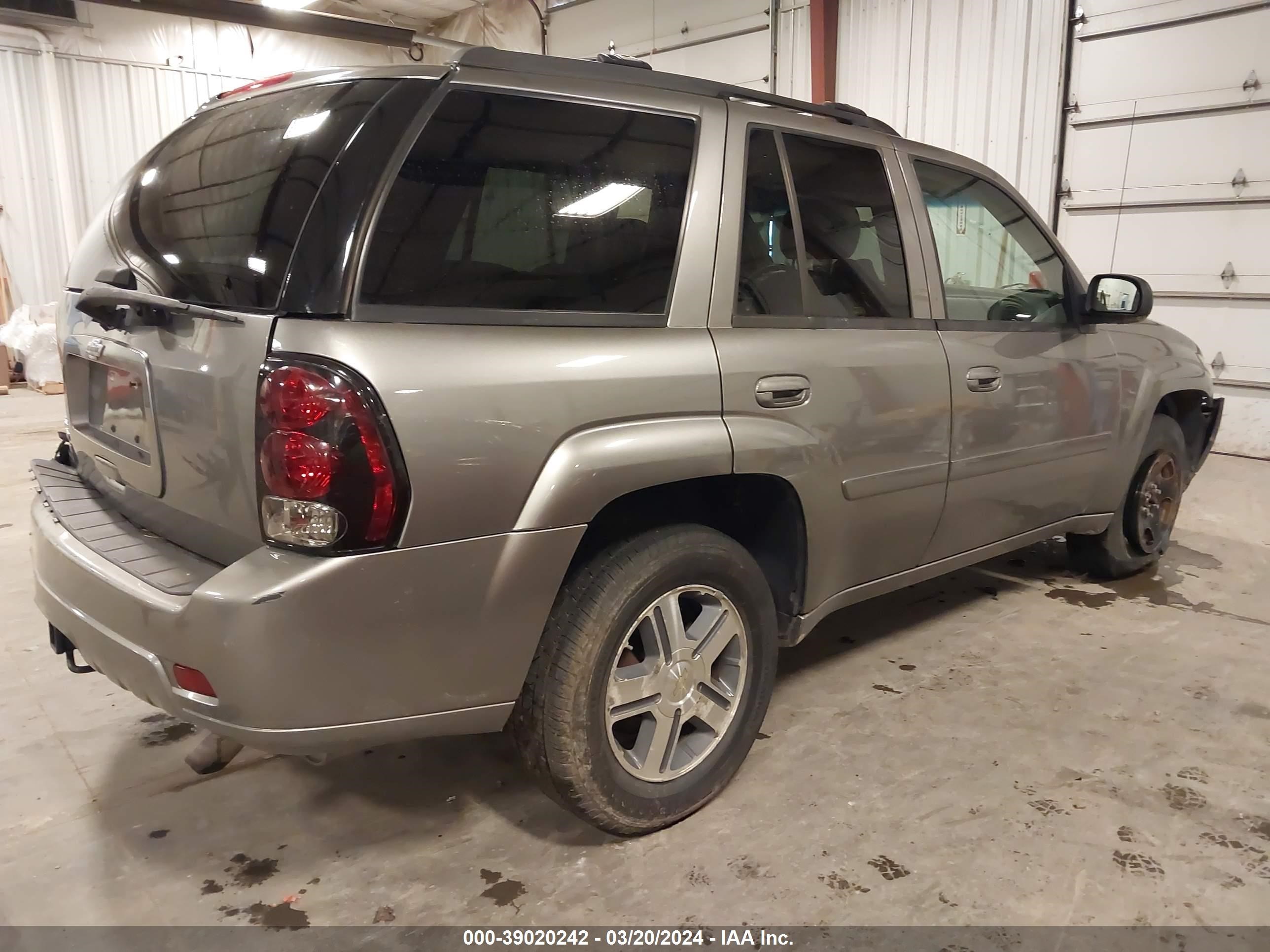 Photo 3 VIN: 1GNDT13S872168339 - CHEVROLET TRAILBLAZER 