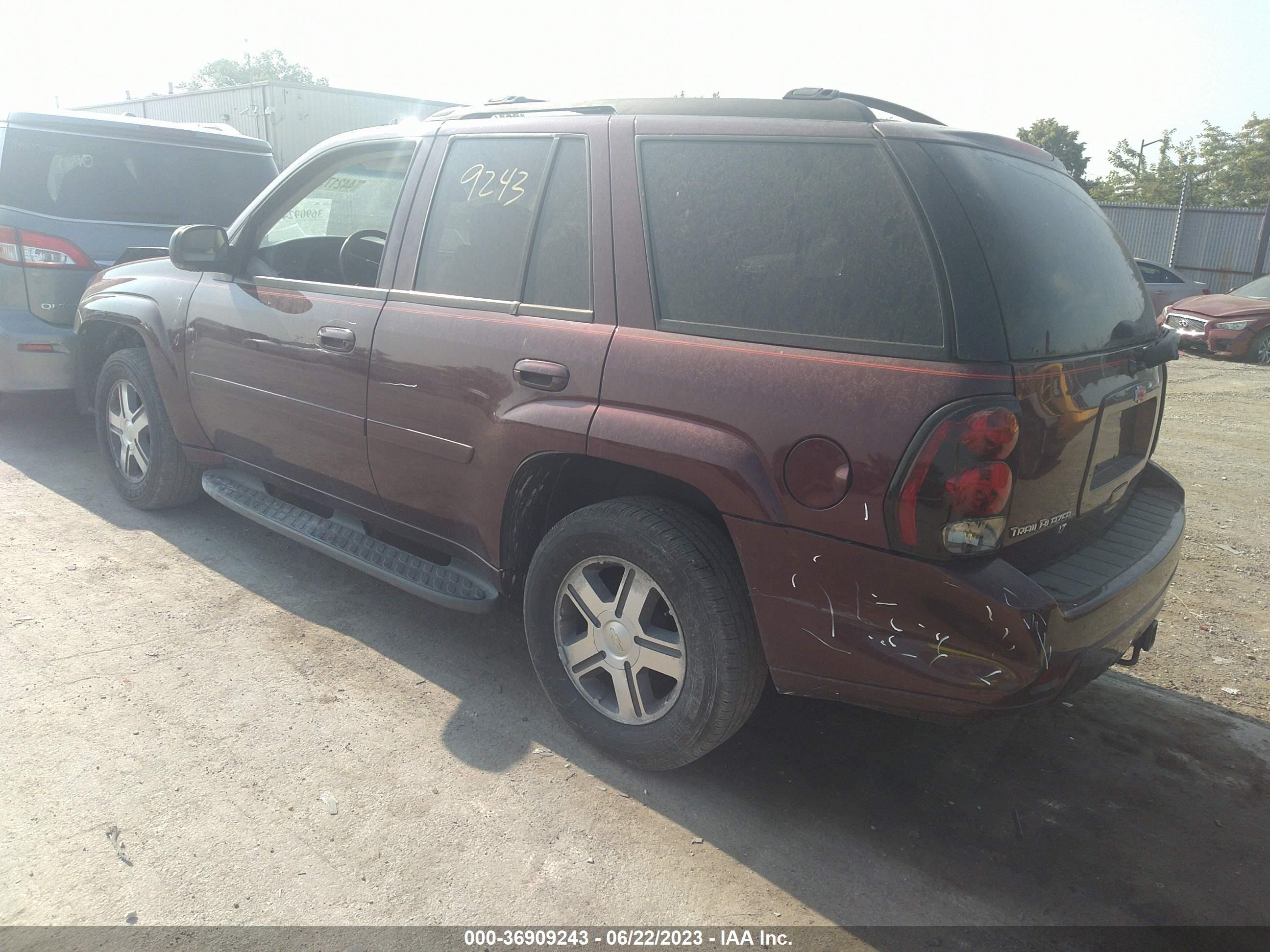 Photo 2 VIN: 1GNDT13S872227504 - CHEVROLET TRAILBLAZER 