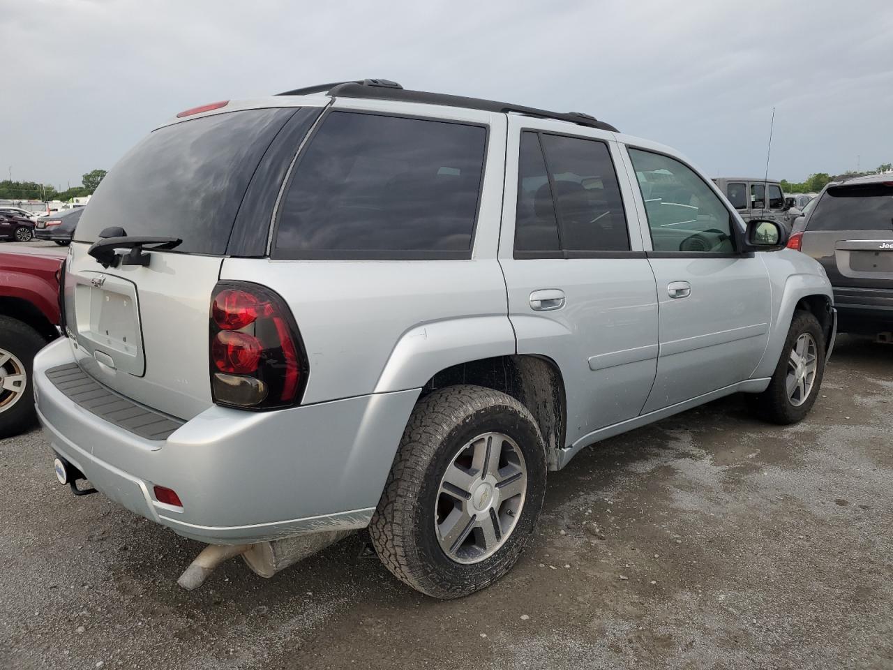 Photo 2 VIN: 1GNDT13S872255383 - CHEVROLET TRAILBLAZER 