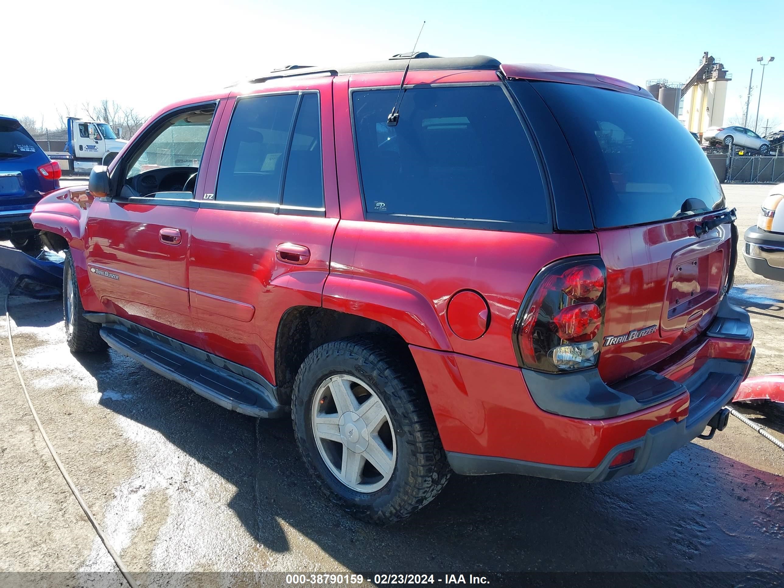 Photo 2 VIN: 1GNDT13S922191332 - CHEVROLET TRAILBLAZER 