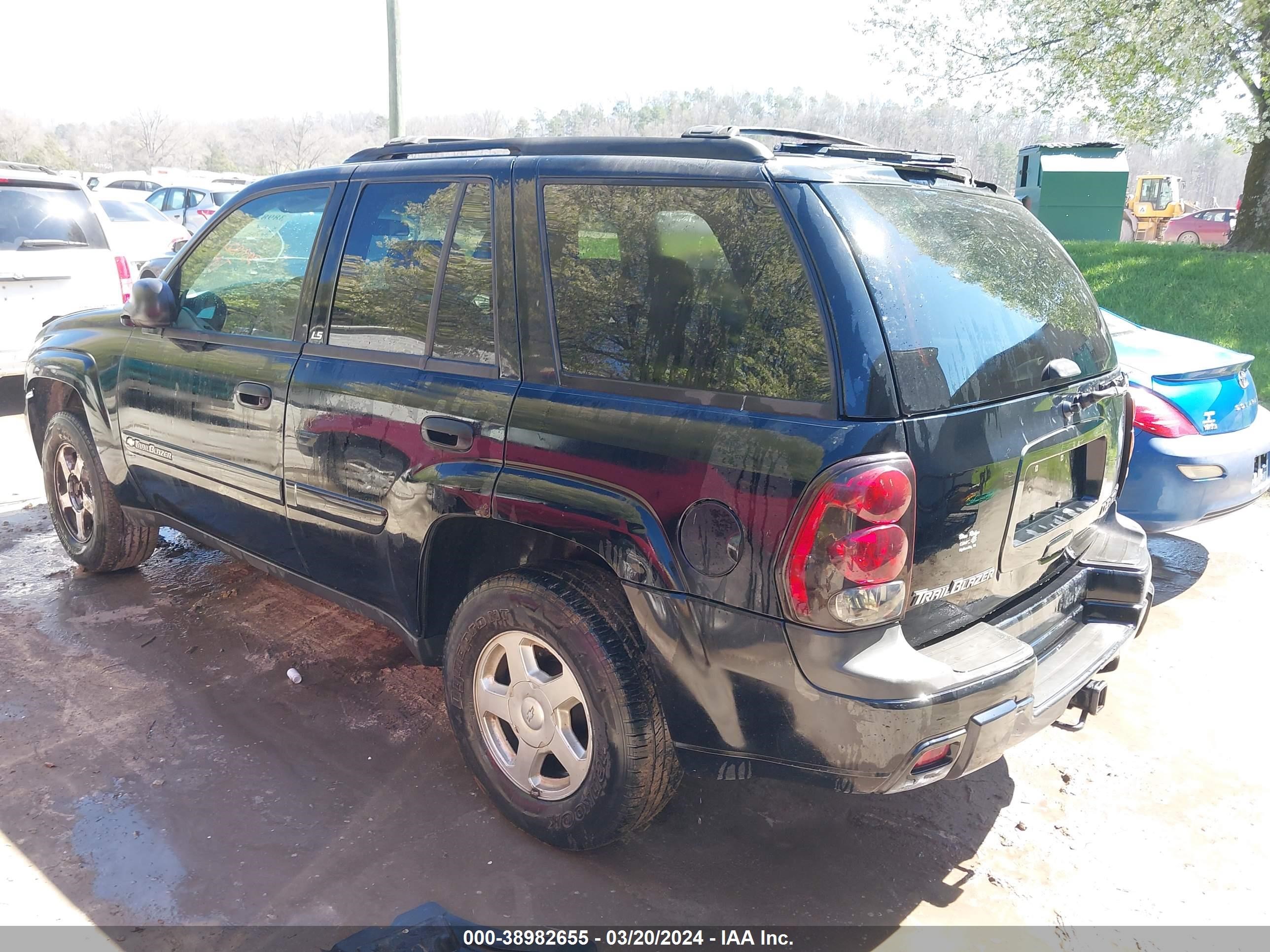 Photo 2 VIN: 1GNDT13S922348793 - CHEVROLET TRAILBLAZER 