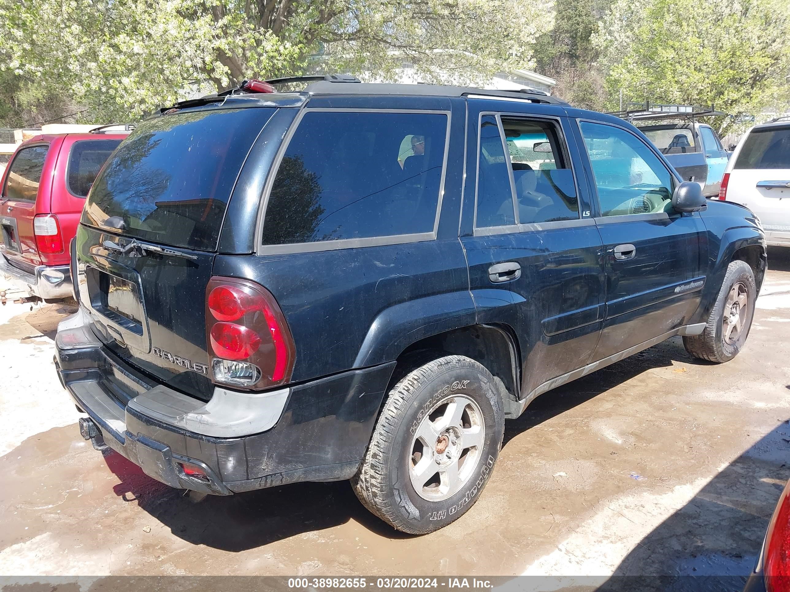 Photo 3 VIN: 1GNDT13S922348793 - CHEVROLET TRAILBLAZER 