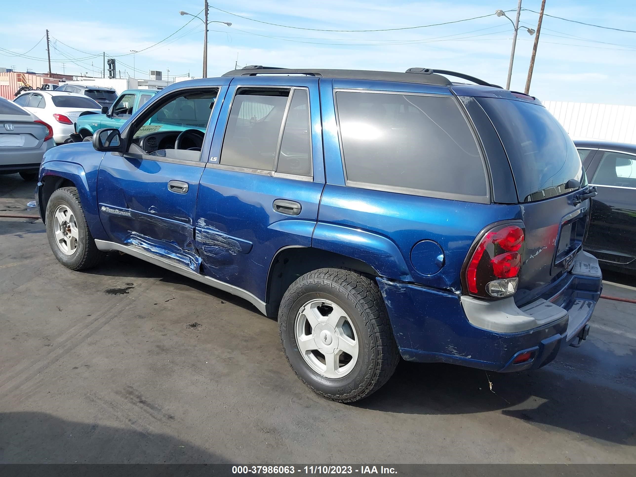 Photo 2 VIN: 1GNDT13S922381650 - CHEVROLET TRAILBLAZER 