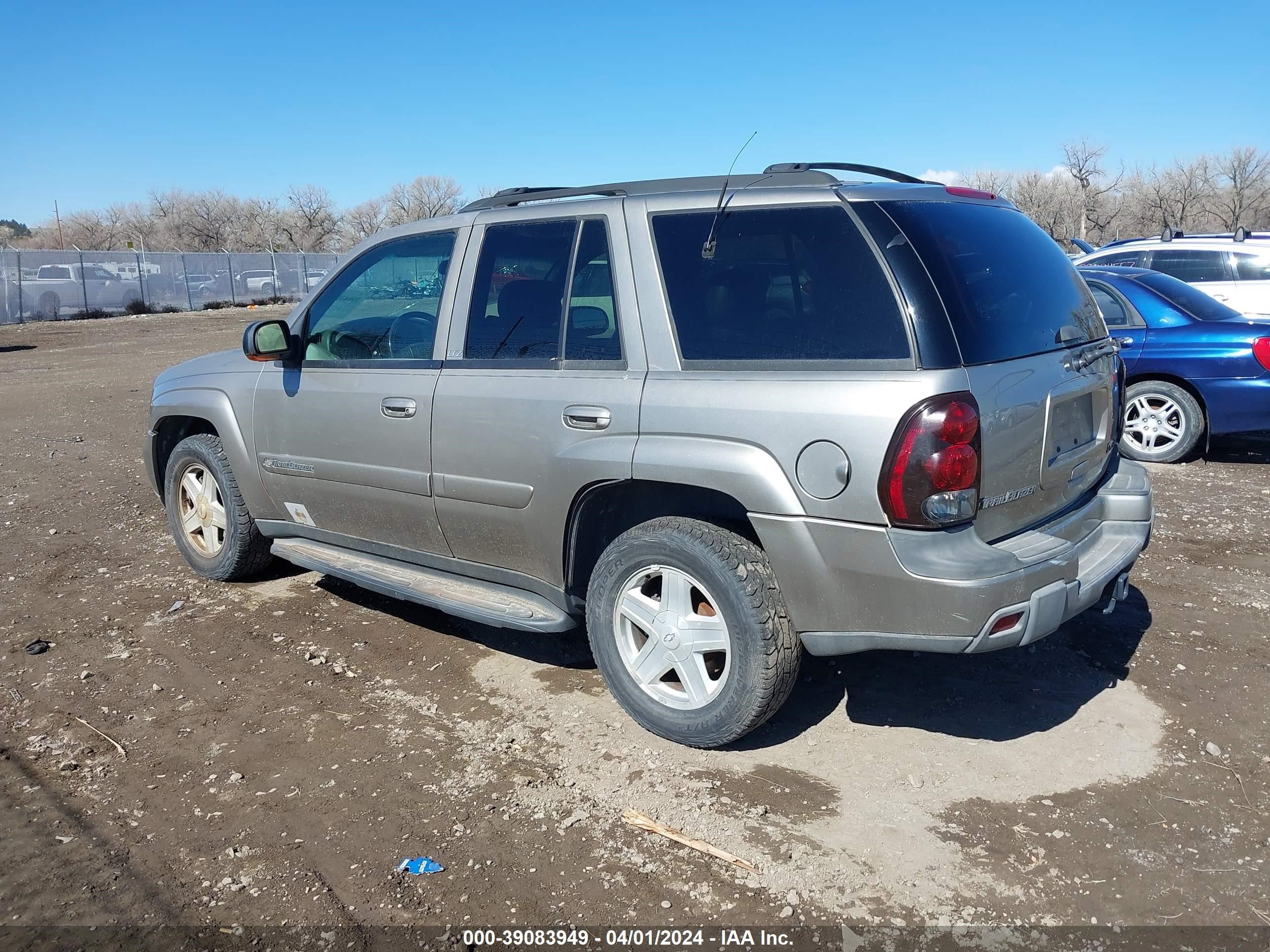 Photo 2 VIN: 1GNDT13S922382975 - CHEVROLET TRAILBLAZER 