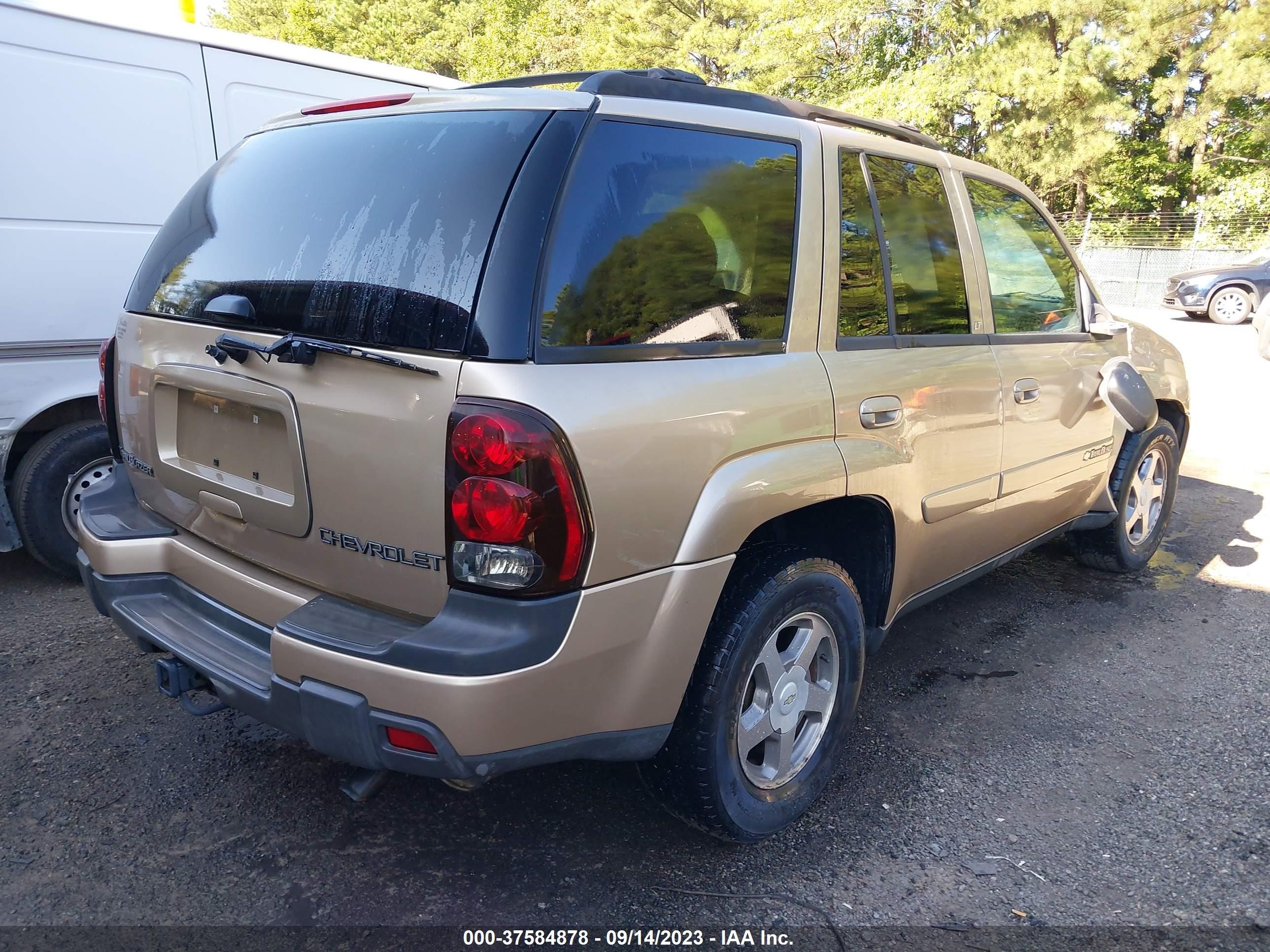 Photo 3 VIN: 1GNDT13S942258630 - CHEVROLET TRAILBLAZER 