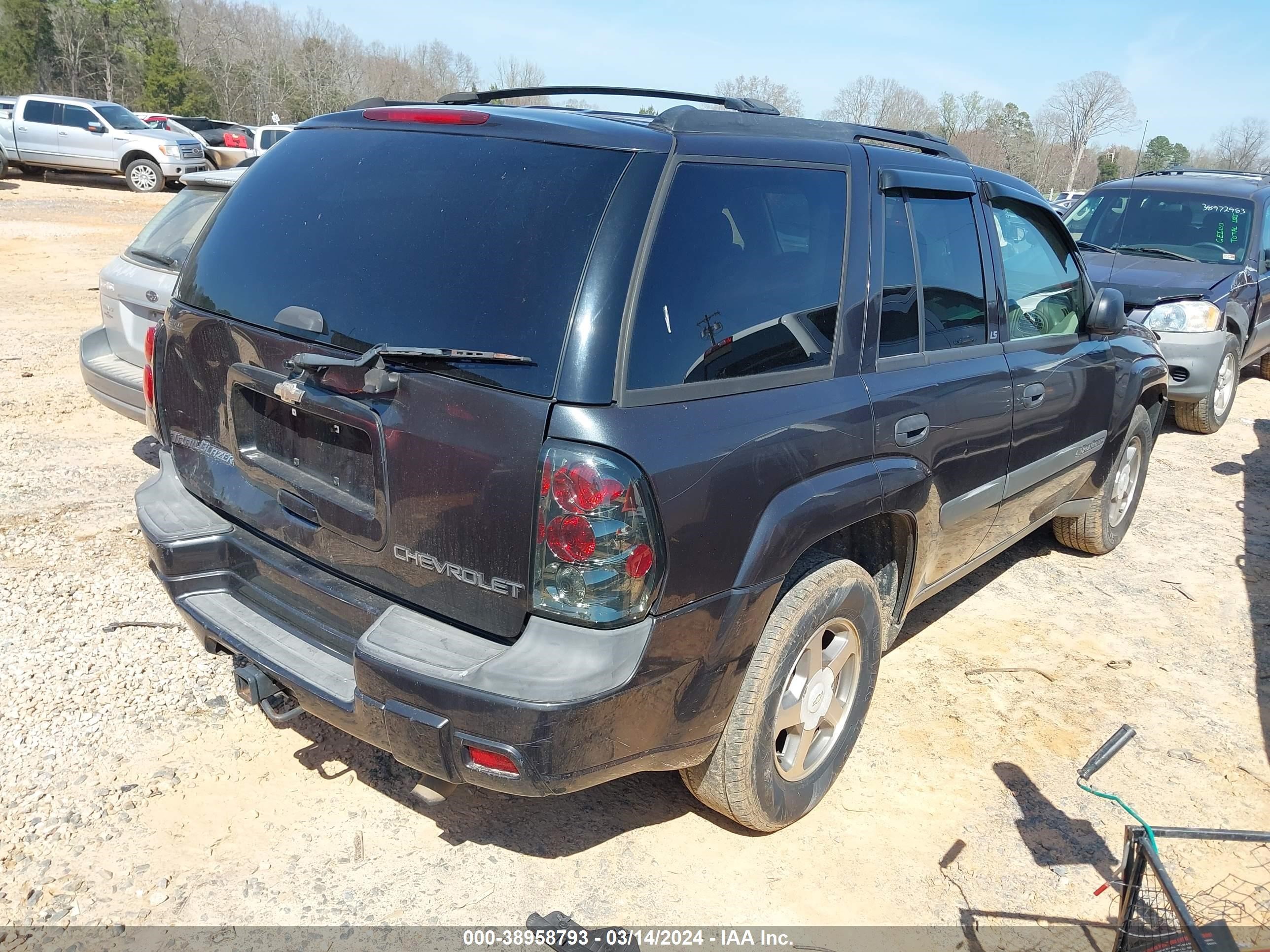 Photo 3 VIN: 1GNDT13S942315411 - CHEVROLET TRAILBLAZER 