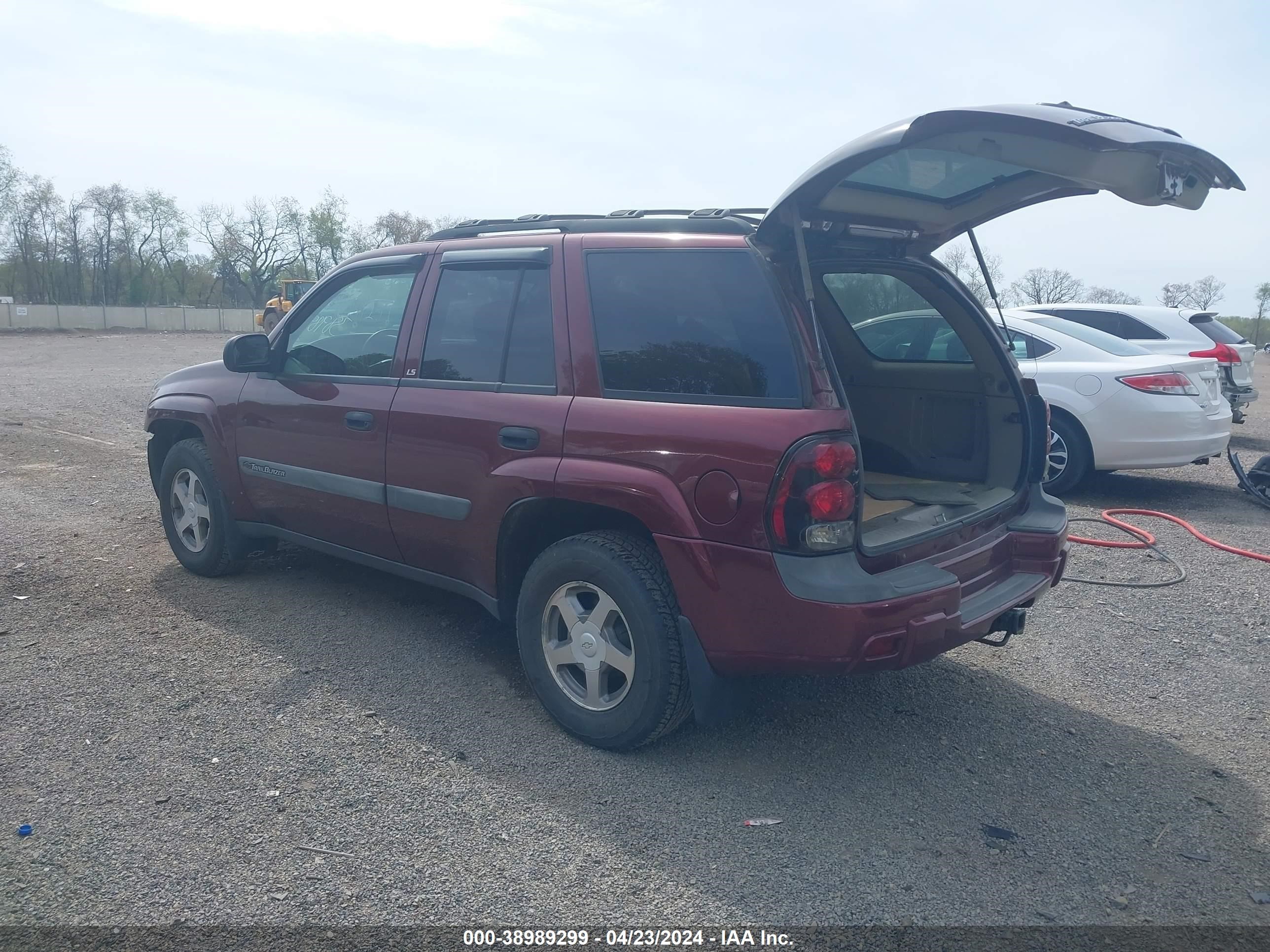 Photo 2 VIN: 1GNDT13S942343600 - CHEVROLET TRAILBLAZER 